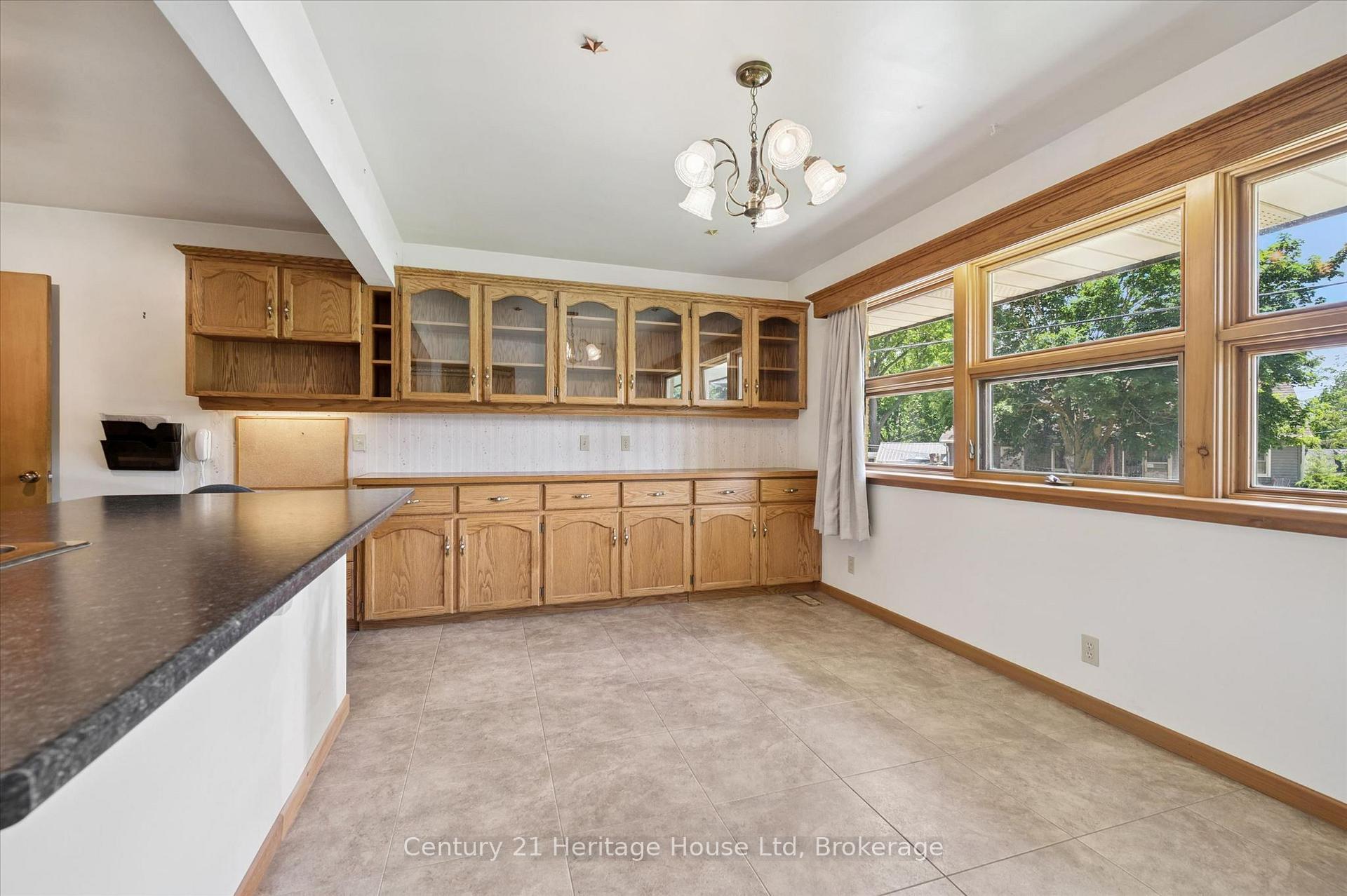 Photo 10 of 470 Cameron Street, Centre Wellington, Fergus — HOMEH
