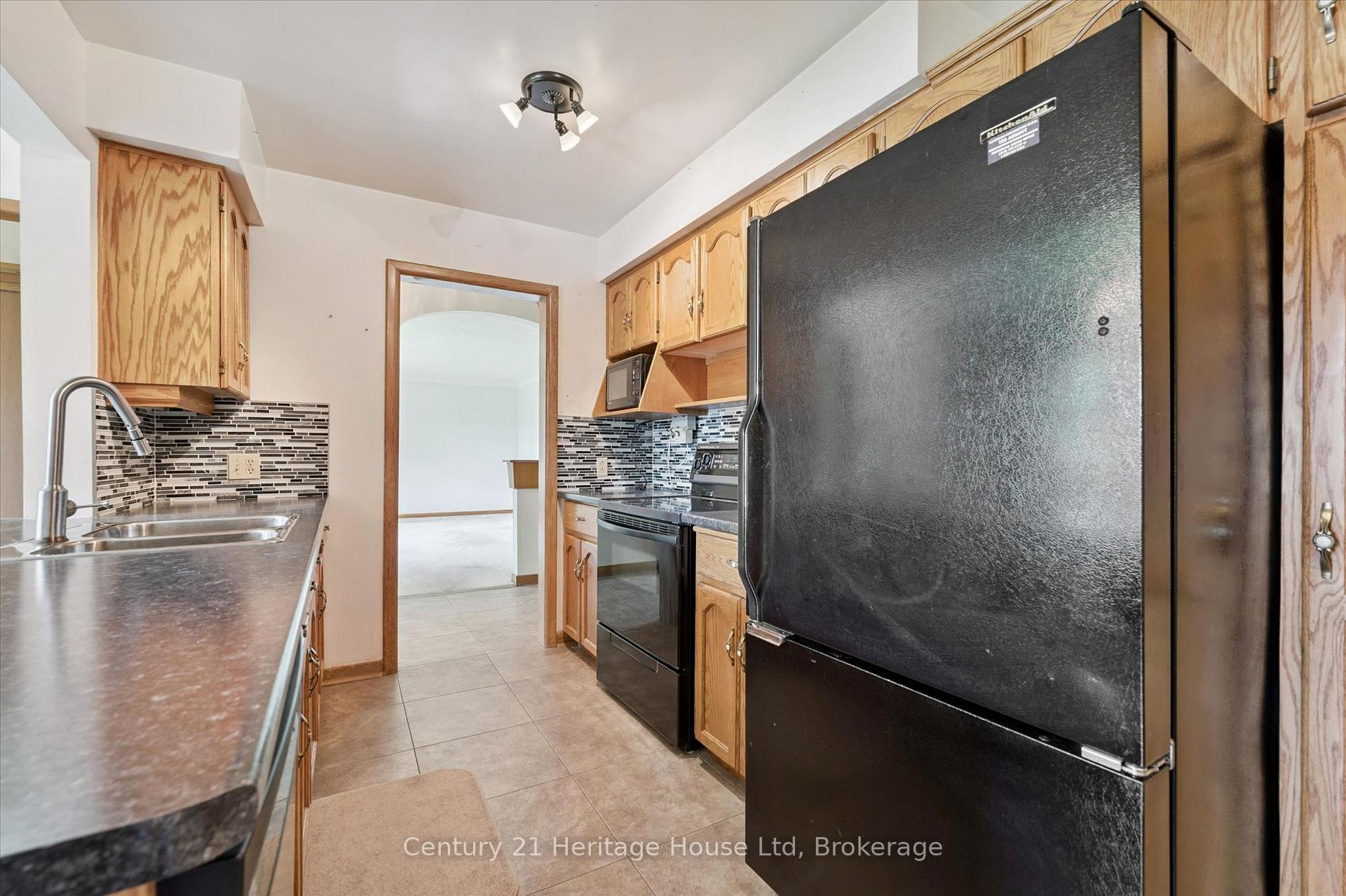 Photo 13 of 470 Cameron Street, Centre Wellington, Fergus — HOMEH