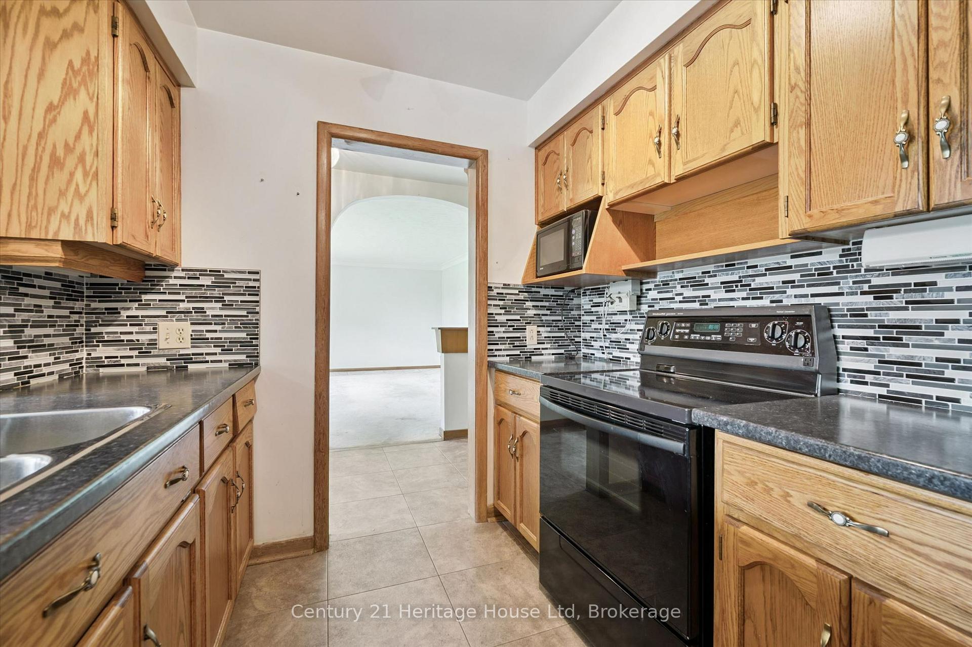 Photo 14 of 470 Cameron Street, Centre Wellington, Fergus — HOMEH