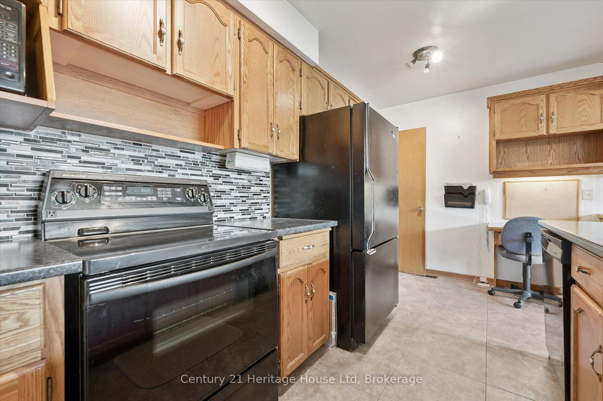 Photo 16 of 470 Cameron Street, Centre Wellington, Fergus — HOMEH