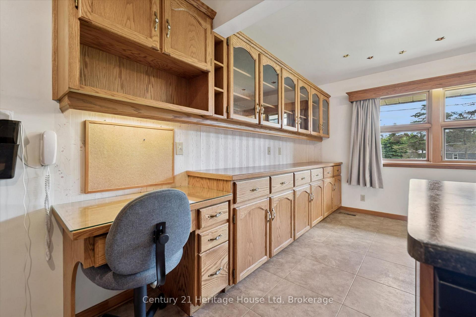 Photo 17 of 470 Cameron Street, Centre Wellington, Fergus — HOMEH