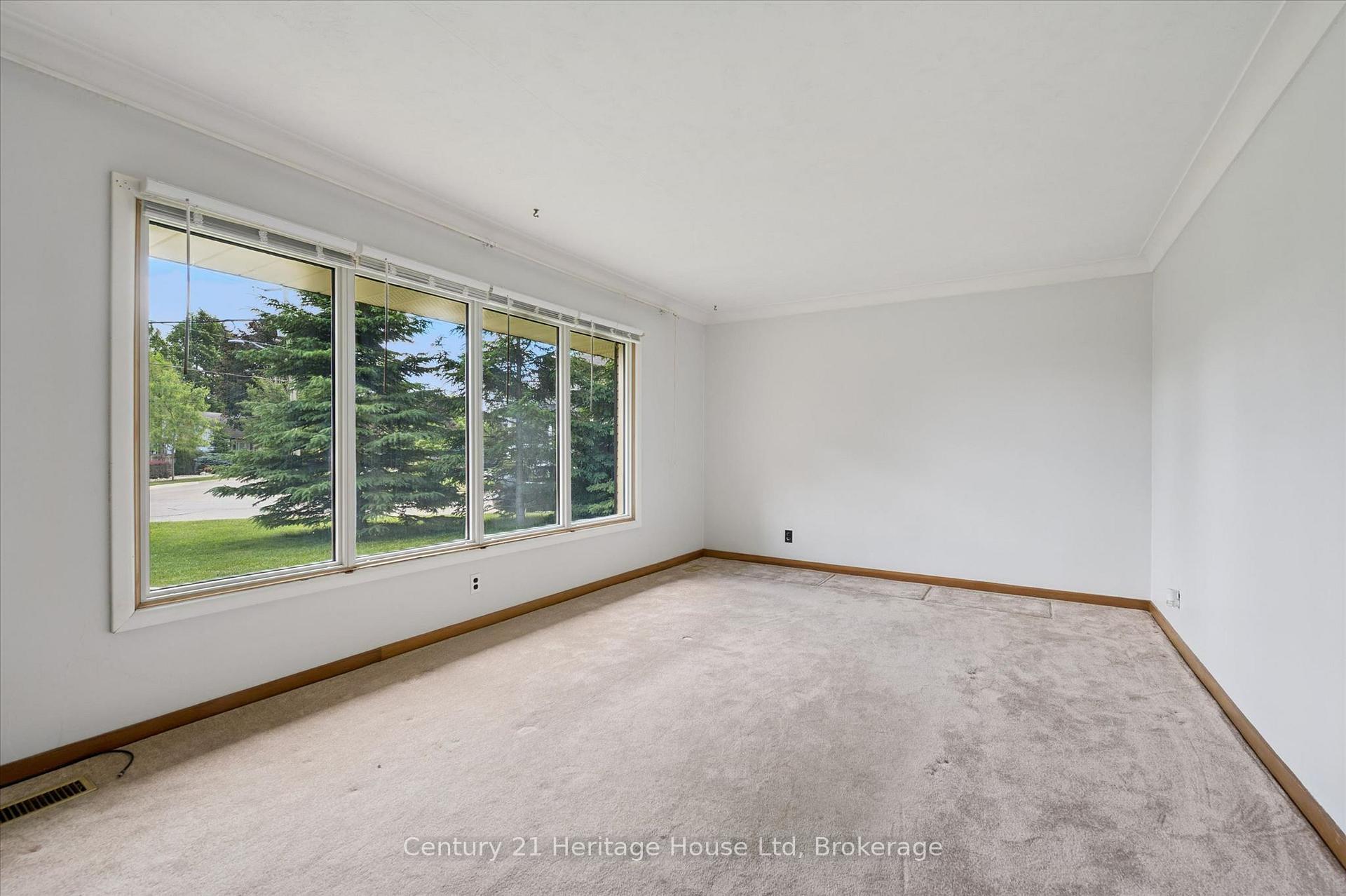 Photo 19 of 470 Cameron Street, Centre Wellington, Fergus — HOMEH