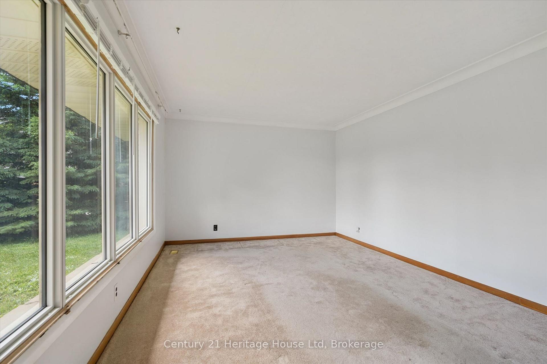 Photo 20 of 470 Cameron Street, Centre Wellington, Fergus — HOMEH