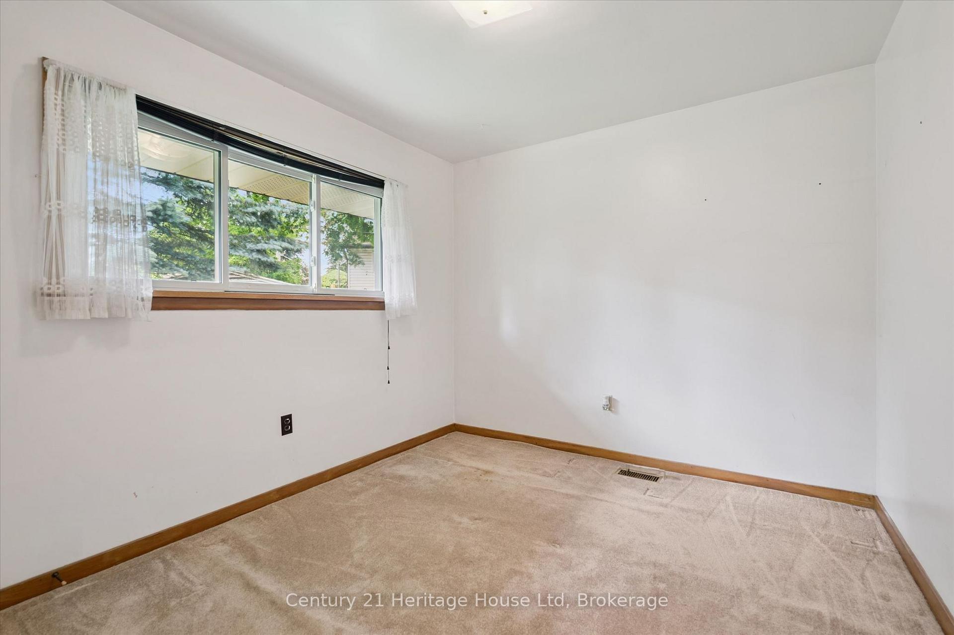 Photo 23 of 470 Cameron Street, Centre Wellington, Fergus — HOMEH