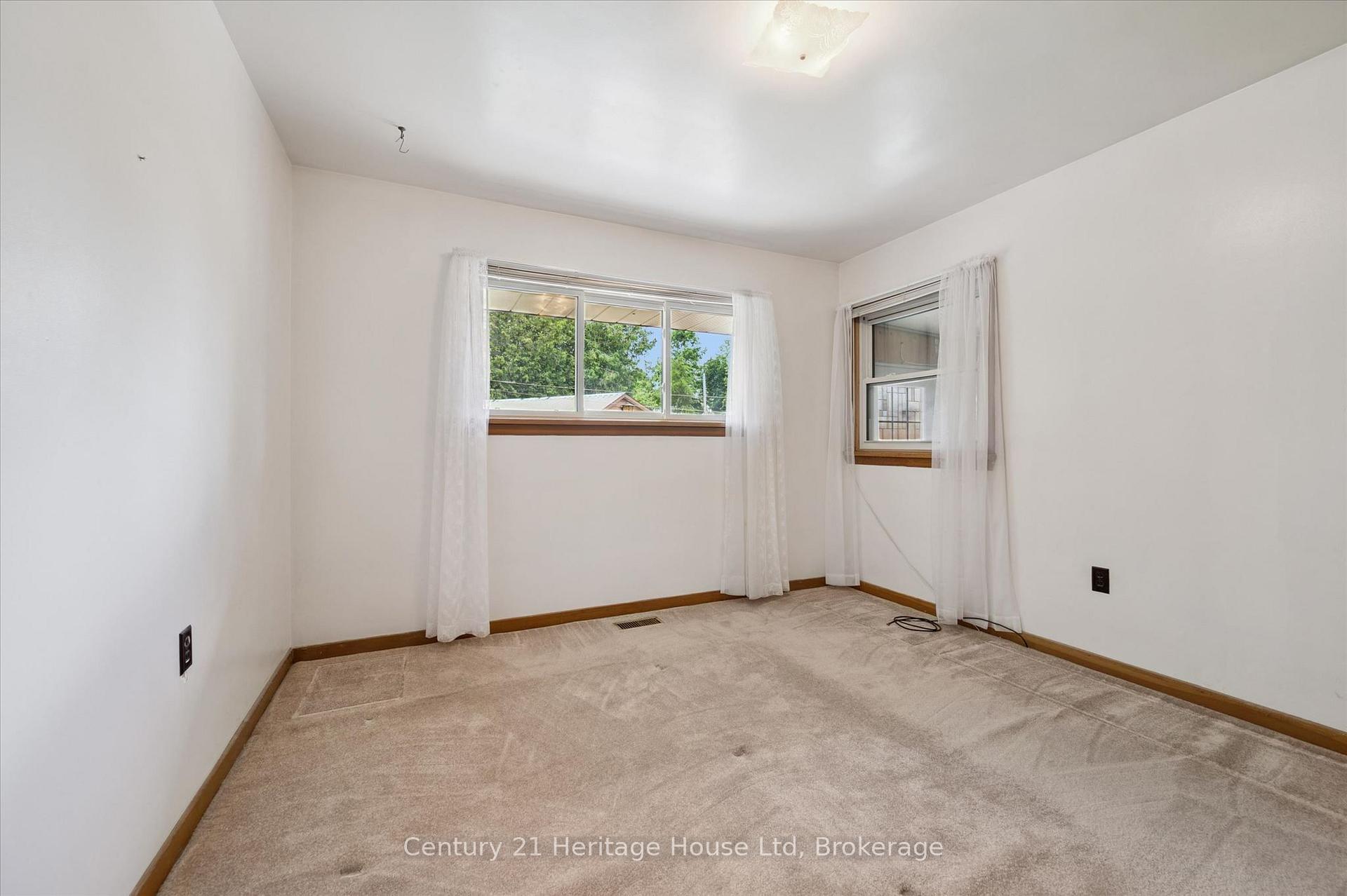 Photo 25 of 470 Cameron Street, Centre Wellington, Fergus — HOMEH
