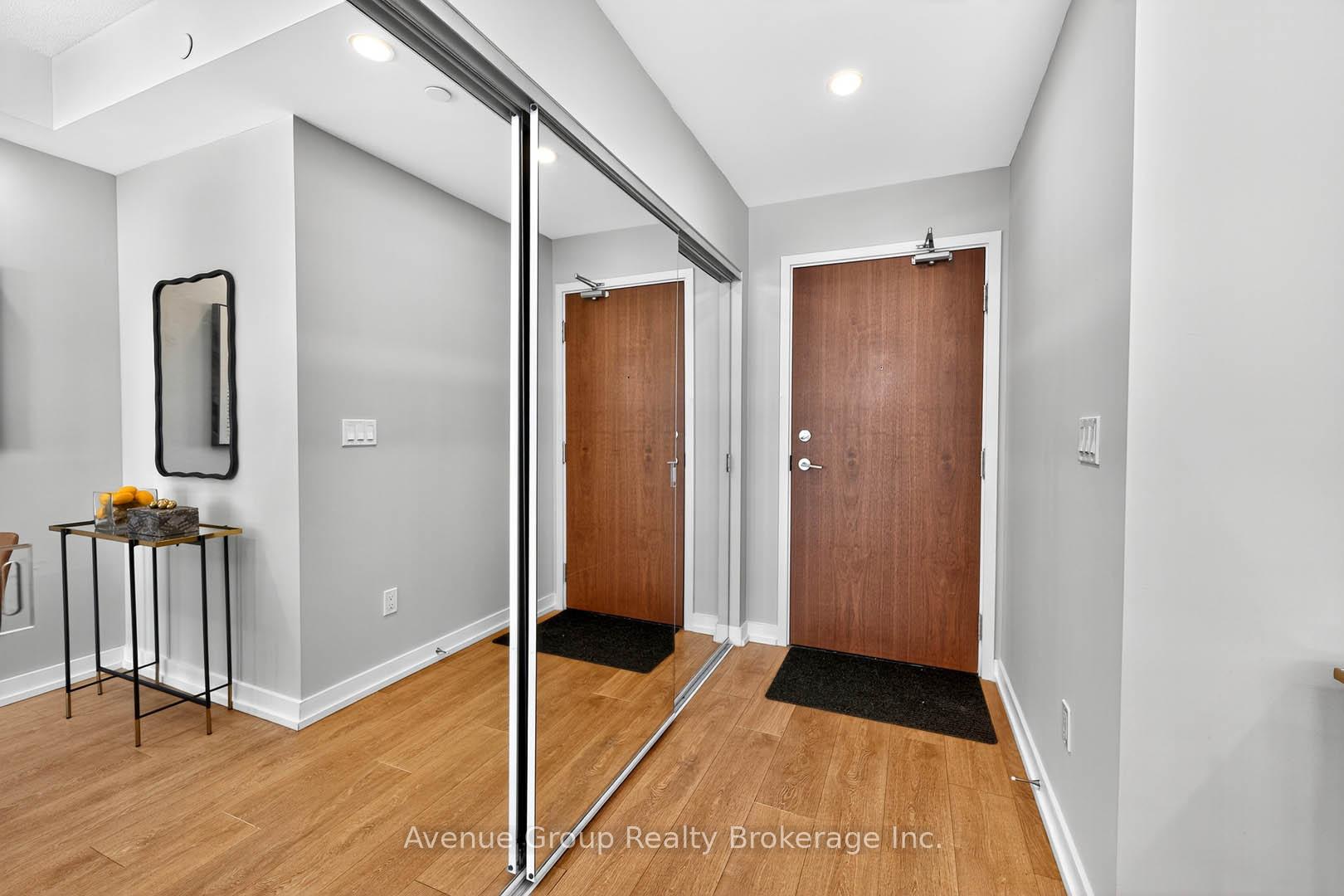 Photo 4 of Unit 2805, 115 McMahon Drive, North York, Bayview Village — HOMEH
