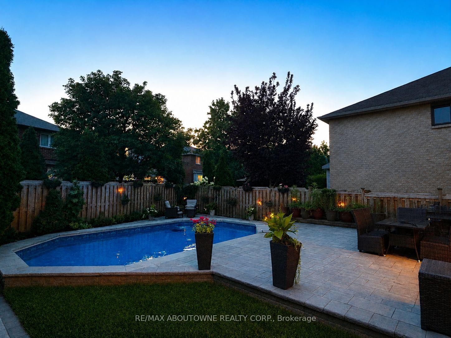 Photo 3 of 2216 Norfolk Drive, Oakville, River Oaks — HOMEH