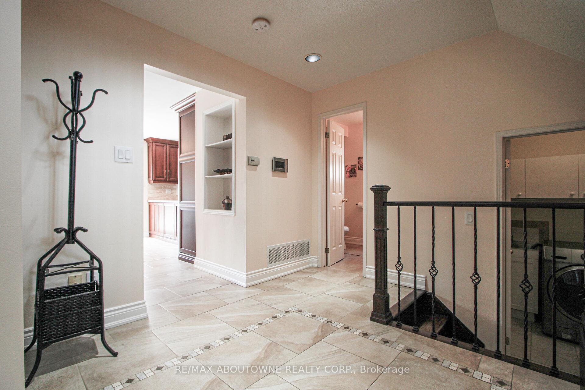 Photo 9 of 2216 Norfolk Drive, Oakville, River Oaks — HOMEH