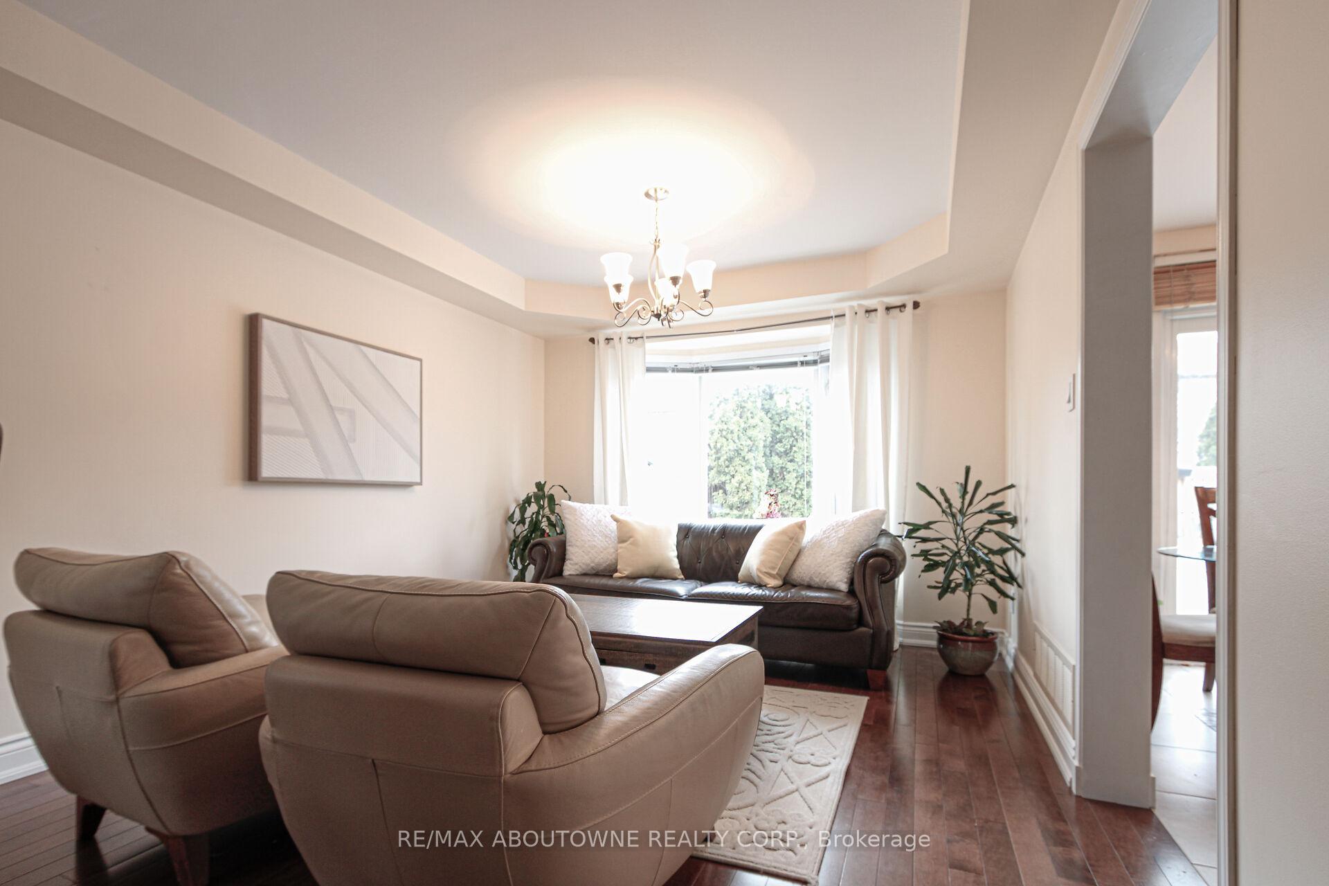 Photo 12 of 2216 Norfolk Drive, Oakville, River Oaks — HOMEH