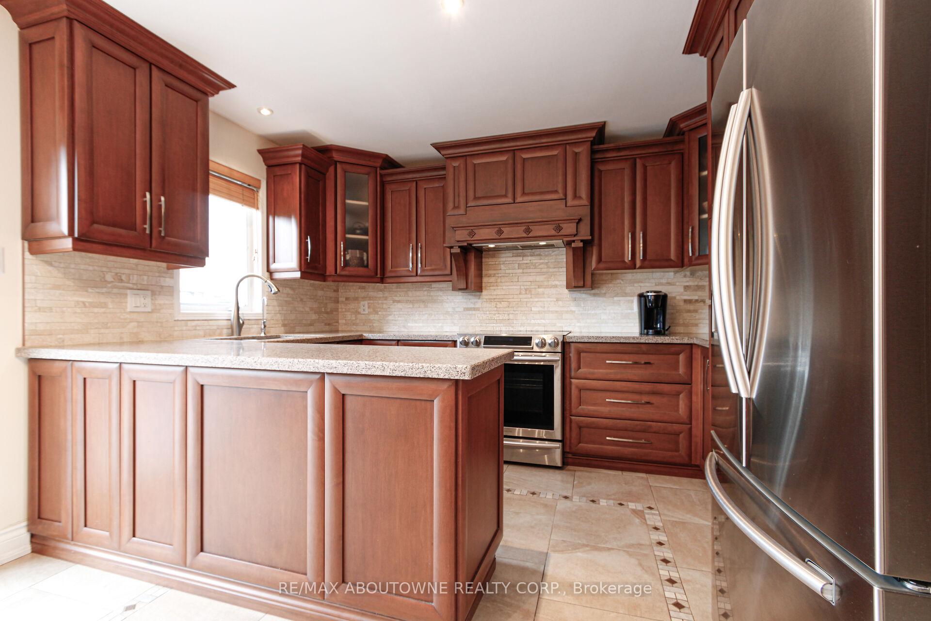 Photo 15 of 2216 Norfolk Drive, Oakville, River Oaks — HOMEH