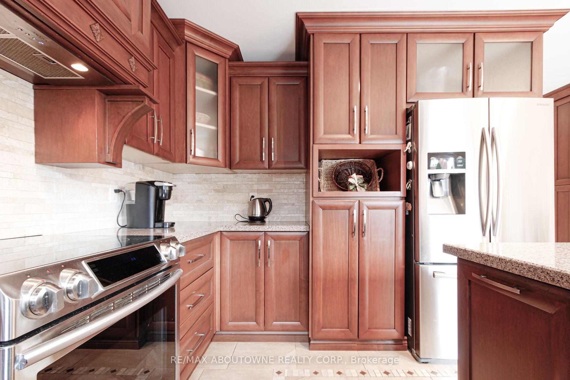 Photo 16 of 2216 Norfolk Drive, Oakville, River Oaks — HOMEH