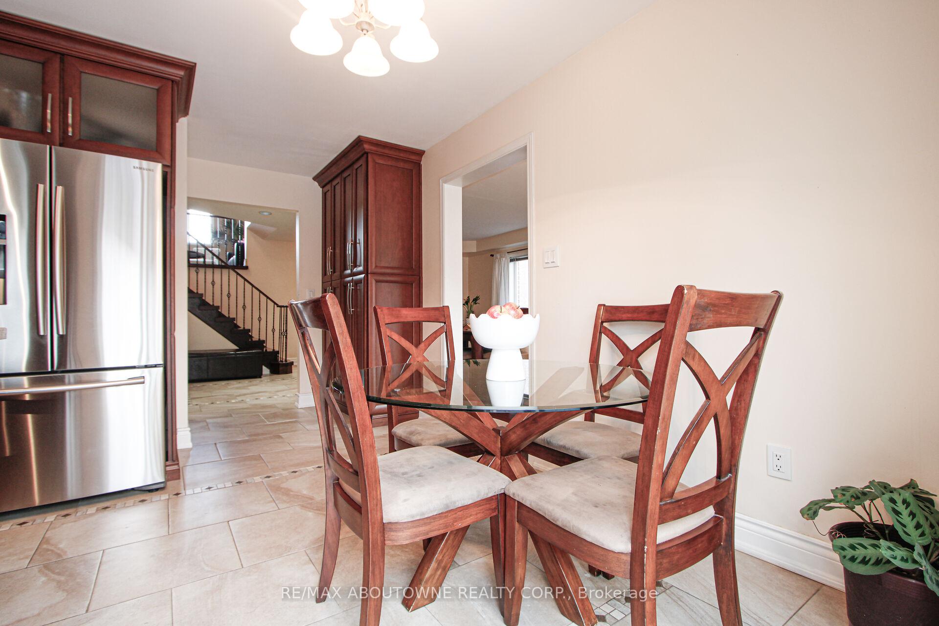 Photo 17 of 2216 Norfolk Drive, Oakville, River Oaks — HOMEH