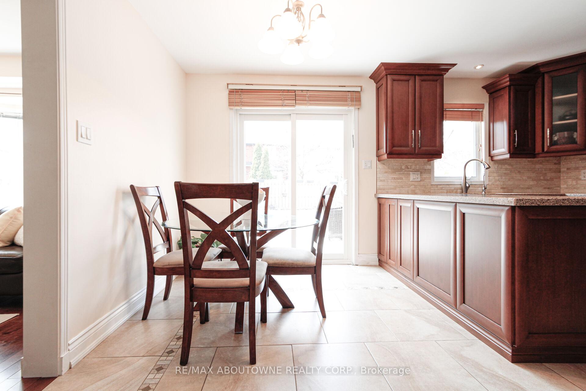 Photo 19 of 2216 Norfolk Drive, Oakville, River Oaks — HOMEH