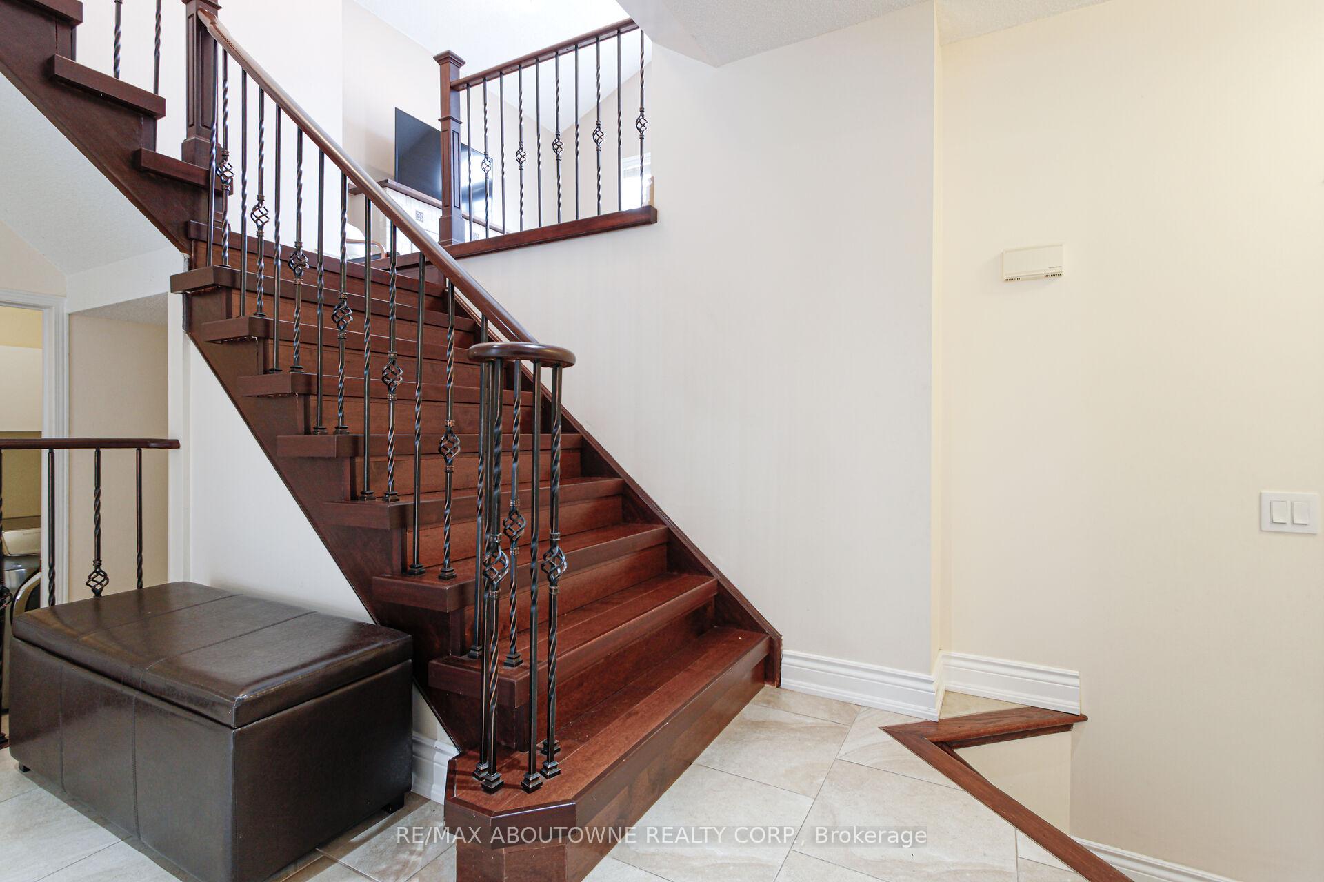 Photo 23 of 2216 Norfolk Drive, Oakville, River Oaks — HOMEH