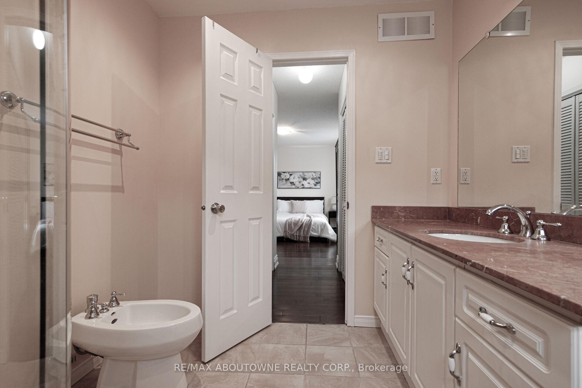 Photo 34 of 2216 Norfolk Drive, Oakville, River Oaks — HOMEH
