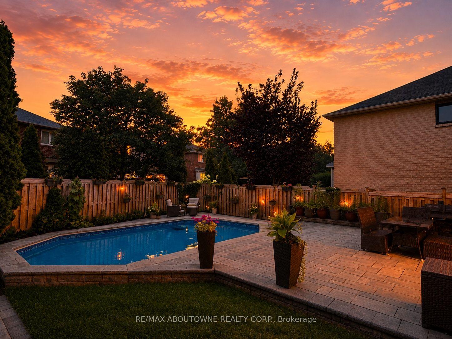 Photo 2 of 2216 Norfolk Drive, Oakville, River Oaks — HOMEH