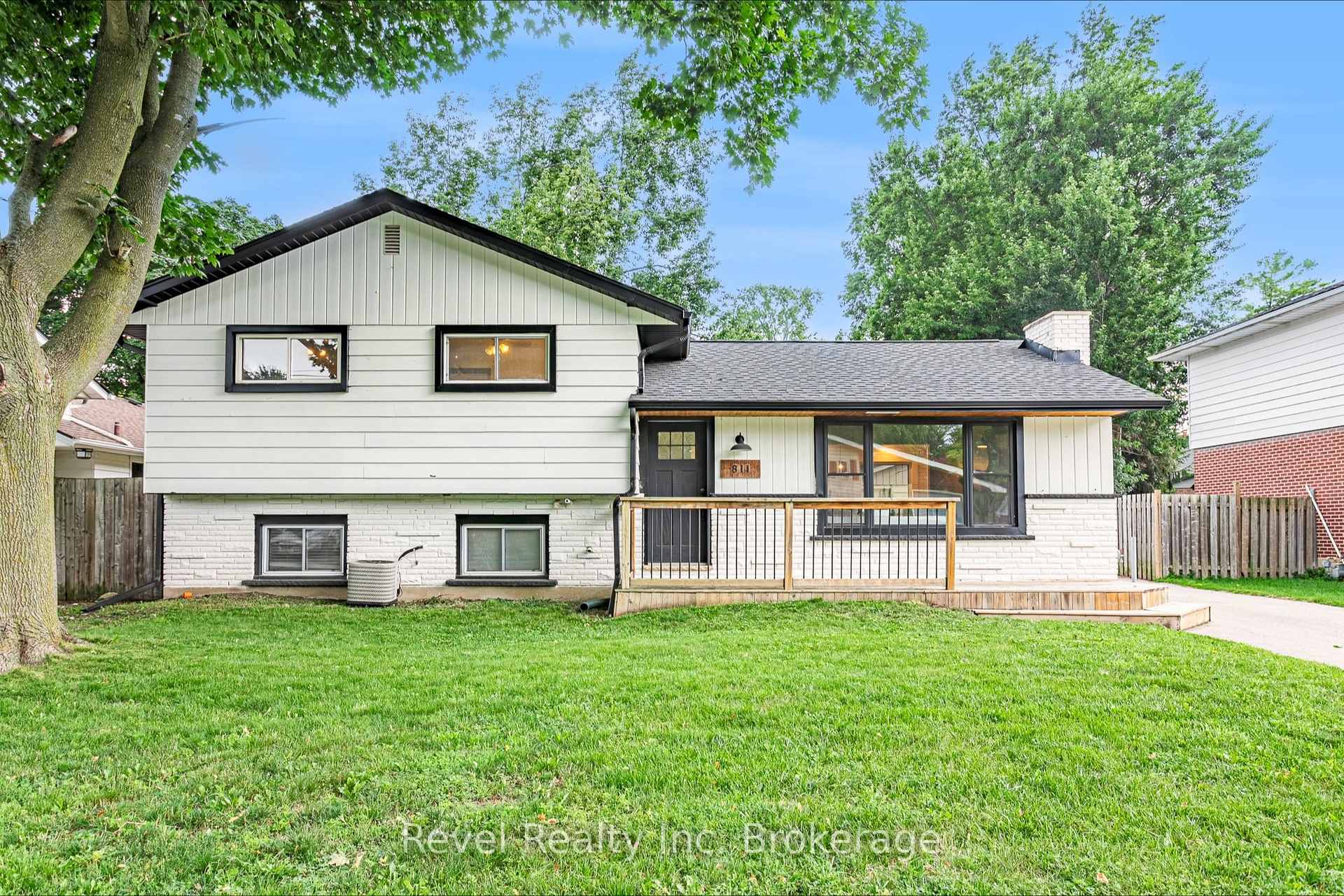 Photo of 811 Hughson Street