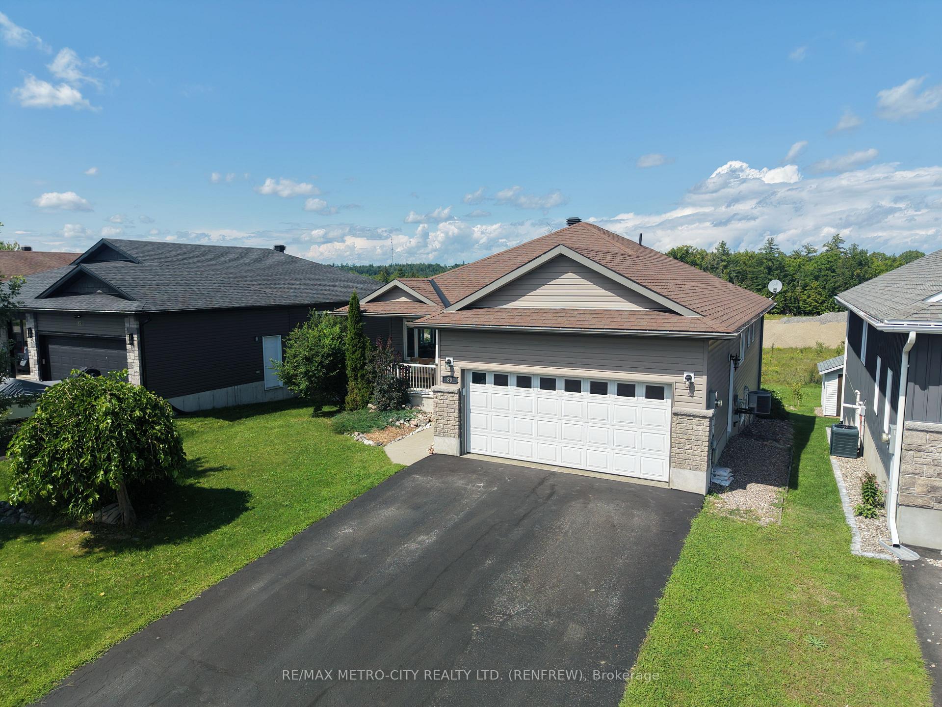 Photo 3 of 89 Otteridge Drive, Renfrew, Renfrew — HOMEH