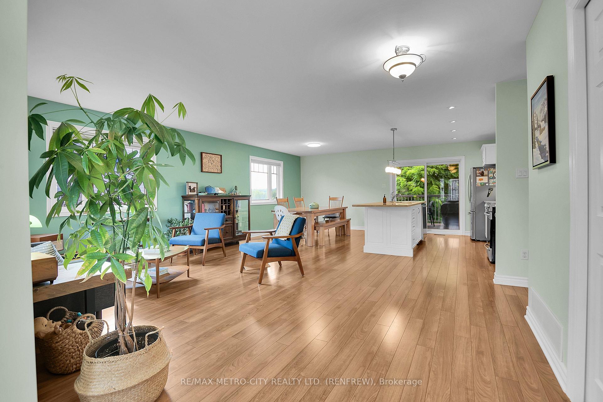 Photo 10 of 89 Otteridge Drive, Renfrew, Renfrew — HOMEH