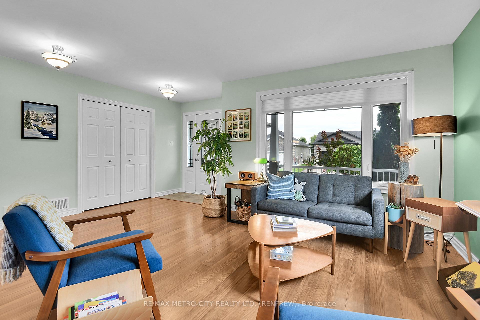 Photo 12 of 89 Otteridge Drive, Renfrew, Renfrew — HOMEH