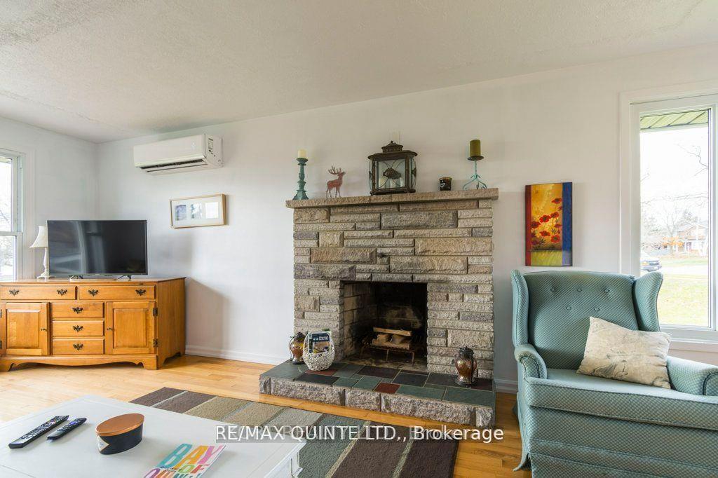 Photo 6 of Unit Upper, 239 Dundas Street W, Belleville, Belleville Ward — HOMEH