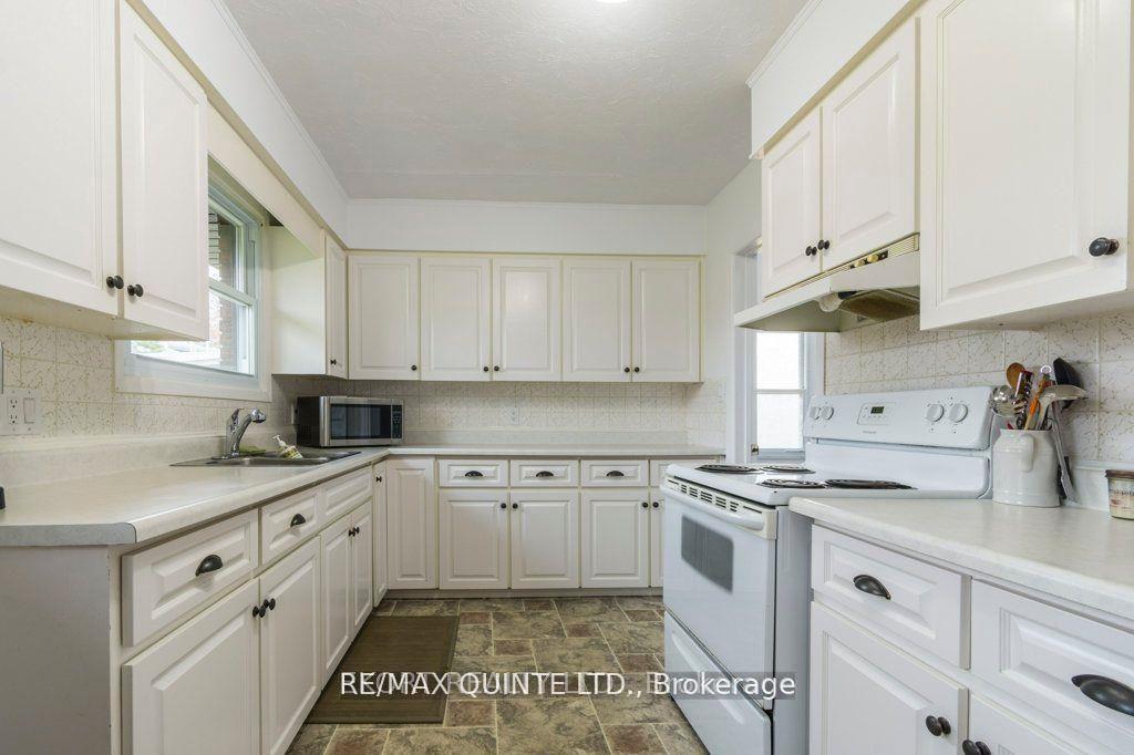 Photo 9 of Unit Upper, 239 Dundas Street W, Belleville, Belleville Ward — HOMEH