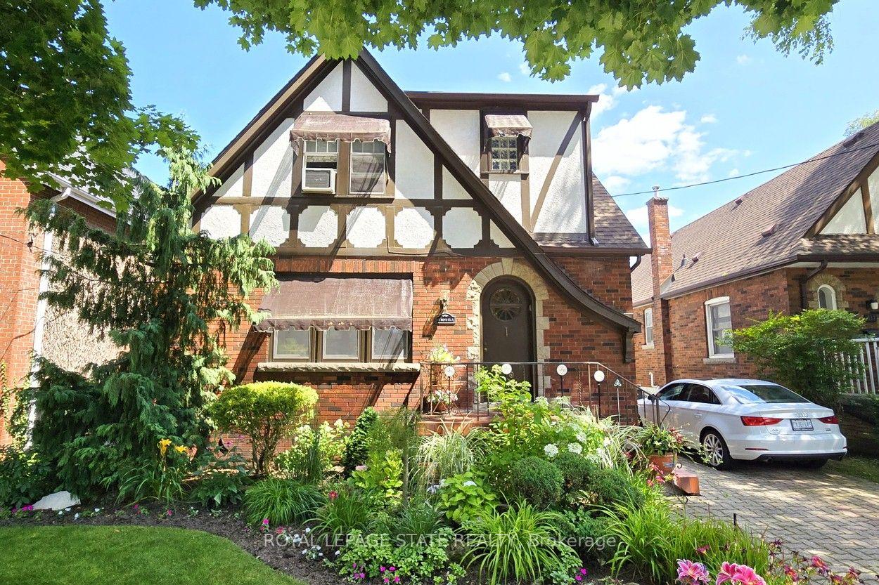 Photo of 107 Bond Street S