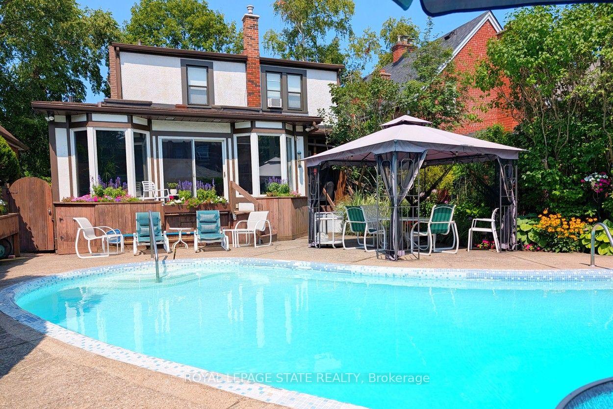 Photo 4 of 107 Bond Street S, Hamilton, Westdale — HOMEH