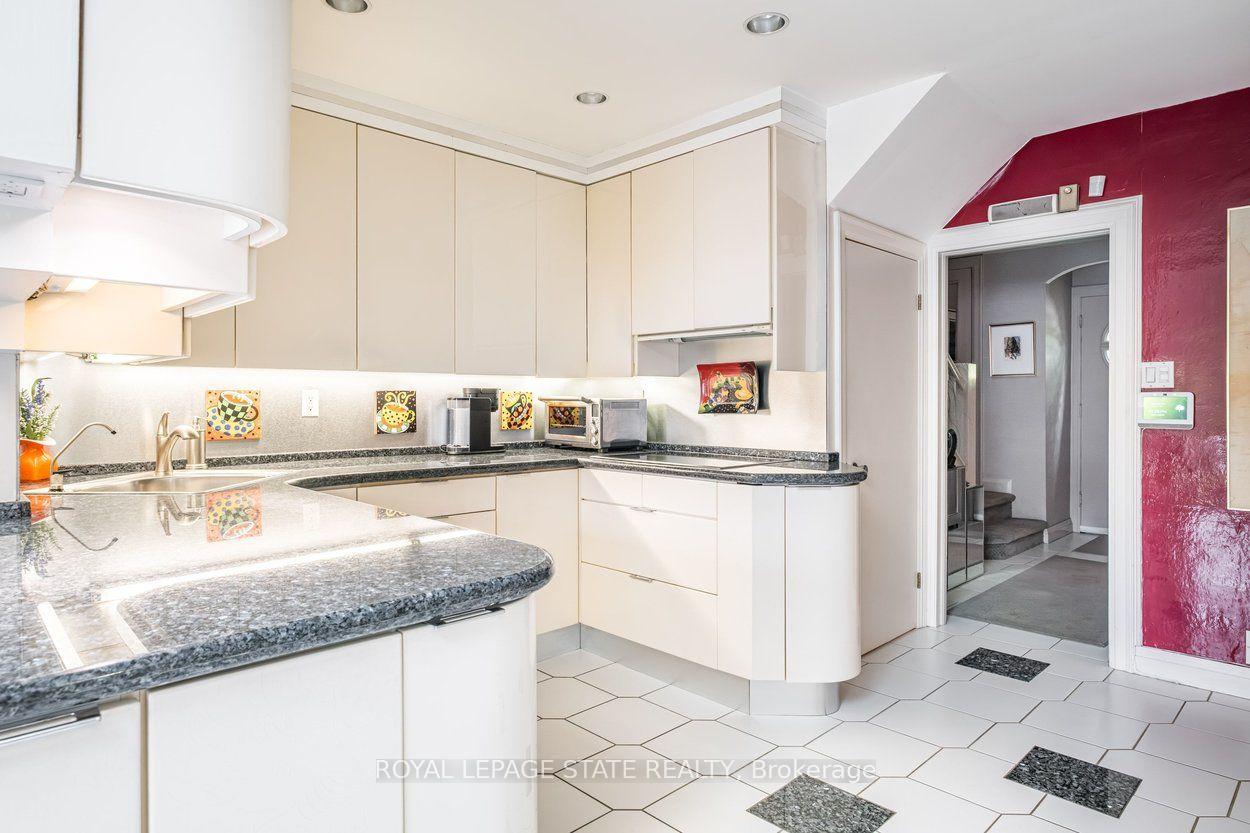 Photo 14 of 107 Bond Street S, Hamilton, Westdale — HOMEH