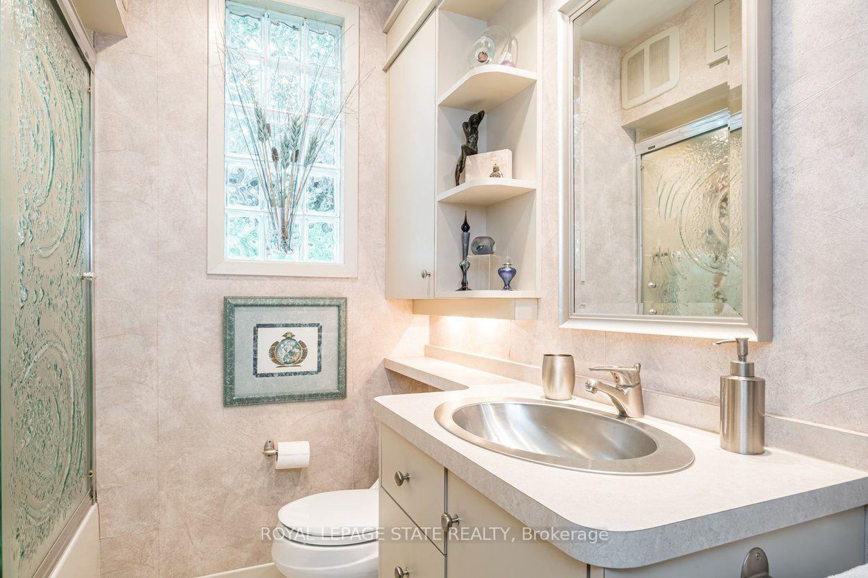 Photo 32 of 107 Bond Street S, Hamilton, Westdale — HOMEH