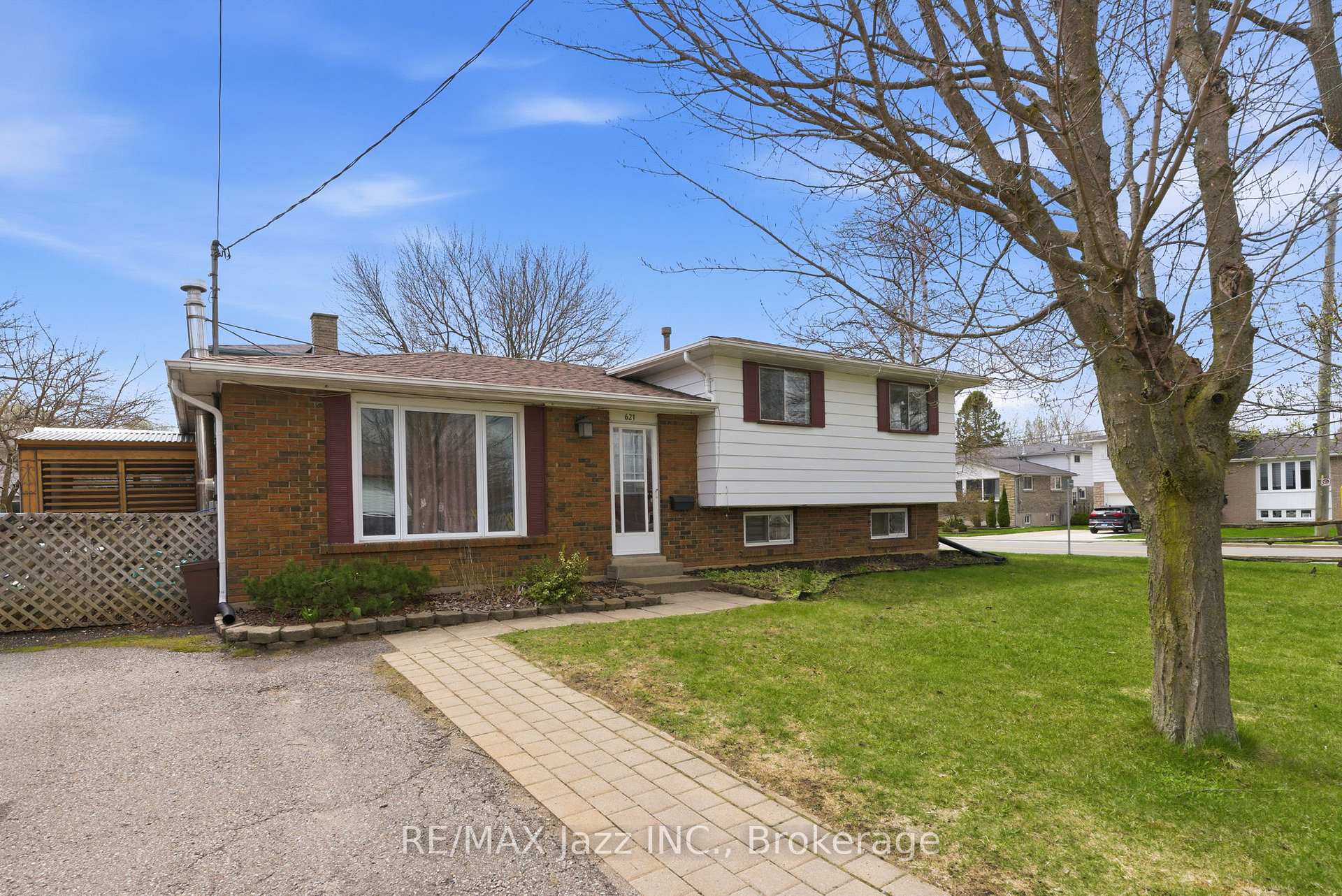 Photo 3 of 621 Willow Crescent, Cobourg — HOMEH