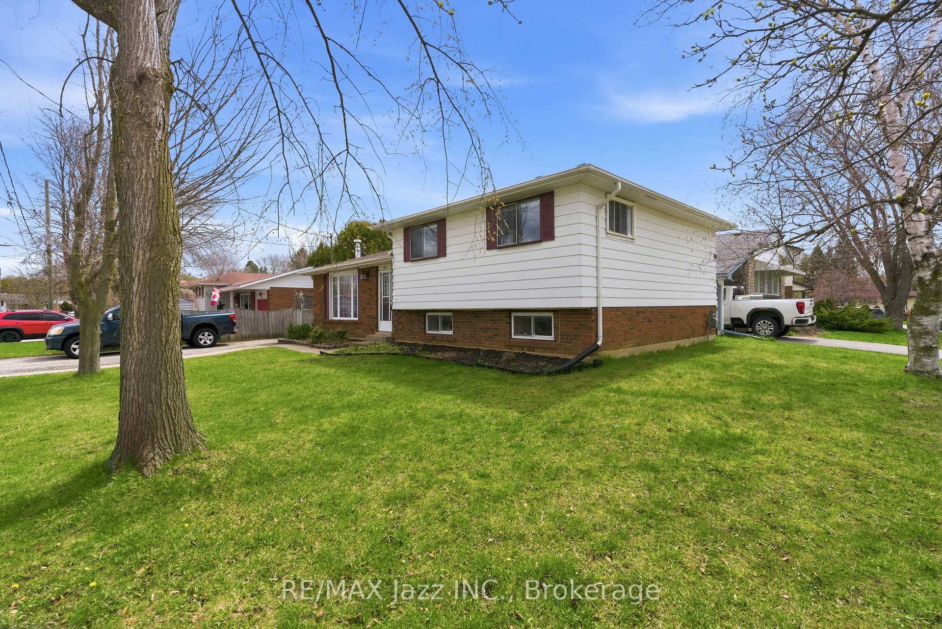 Photo 4 of 621 Willow Crescent, Cobourg — HOMEH
