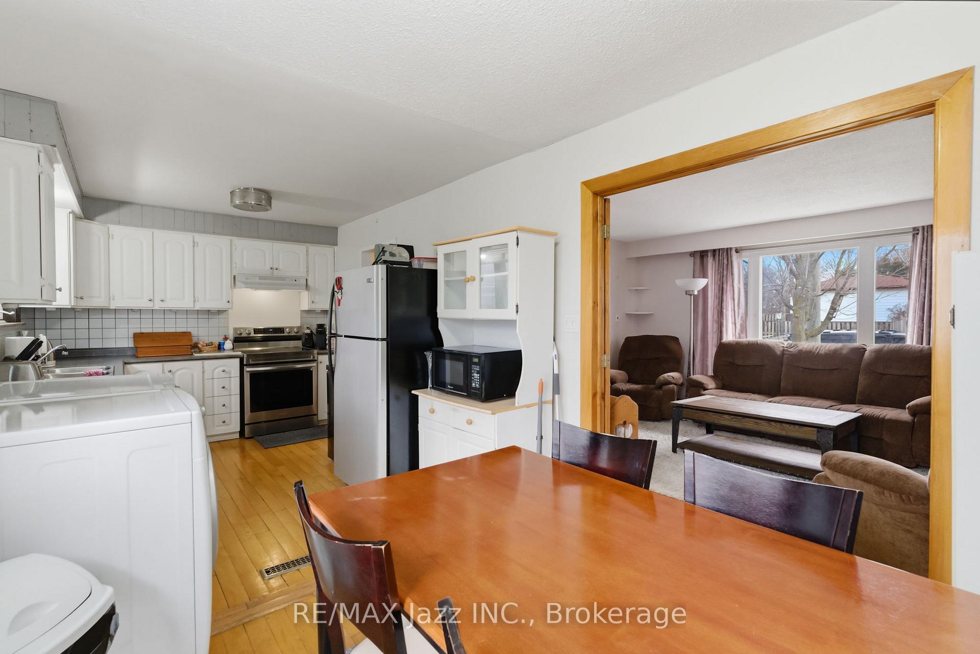 Photo 11 of 621 Willow Crescent, Cobourg — HOMEH
