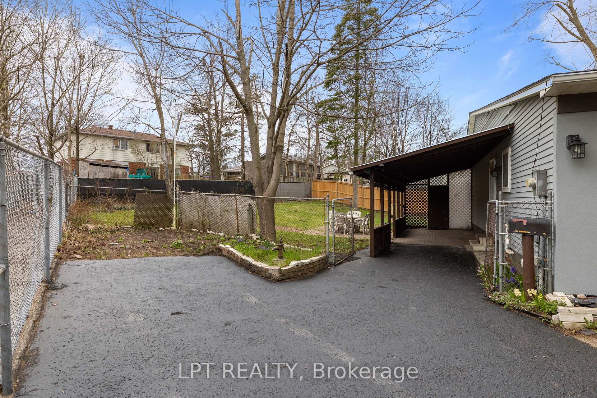 Photo 3 of 55H Chaucer Crescent, Barrie, Sunnidale — HOMEH