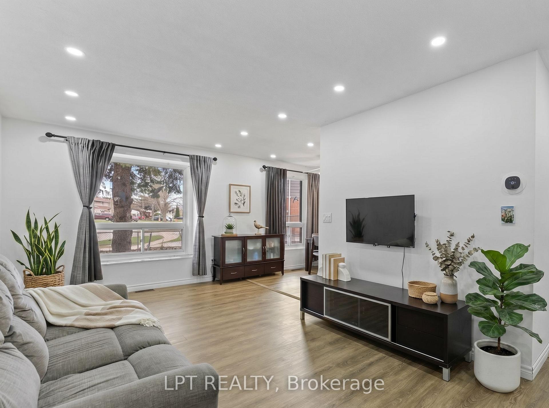 Photo 6 of 55H Chaucer Crescent, Barrie, Sunnidale — HOMEH