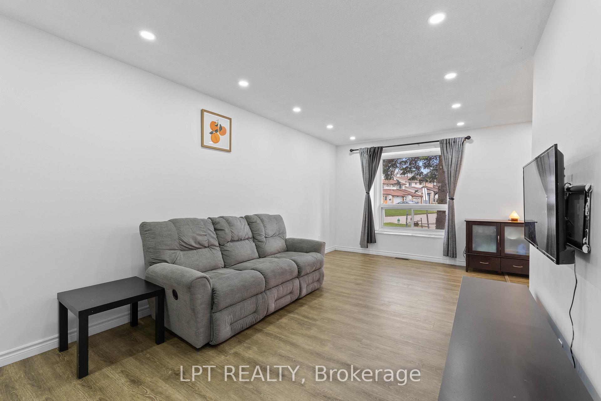 Photo 8 of 55H Chaucer Crescent, Barrie, Sunnidale — HOMEH