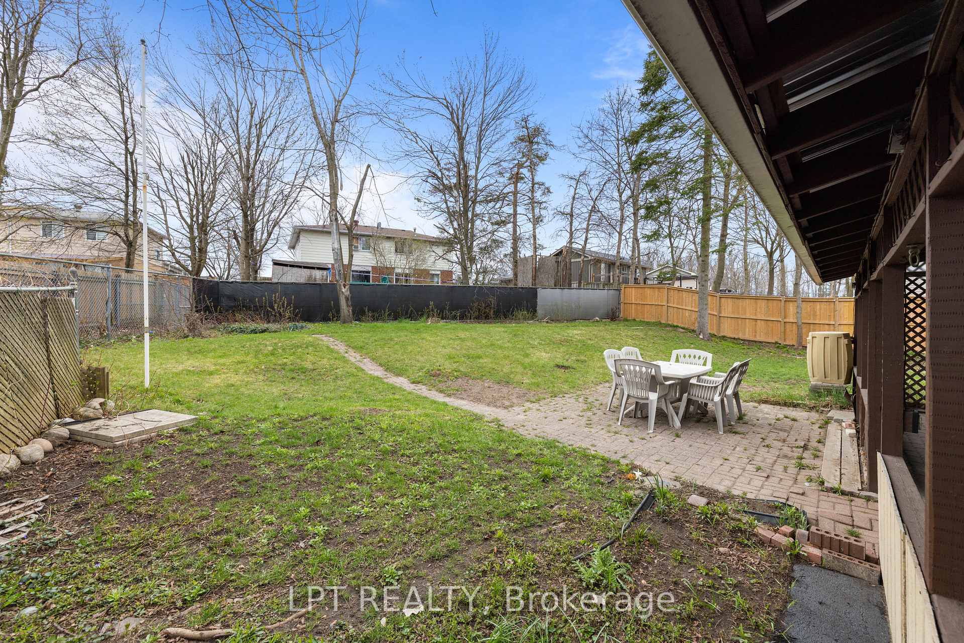 Photo 25 of 55H Chaucer Crescent, Barrie, Sunnidale — HOMEH