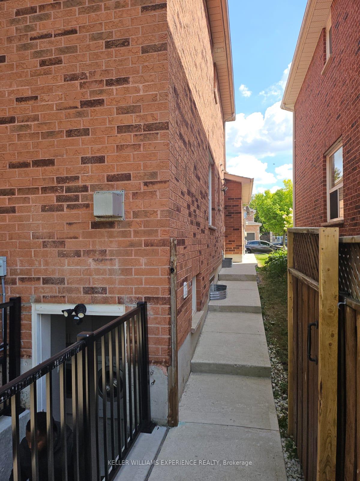 Photo 7 of 8 Grace Crescent, Barrie, Painswick South — HOMEH
