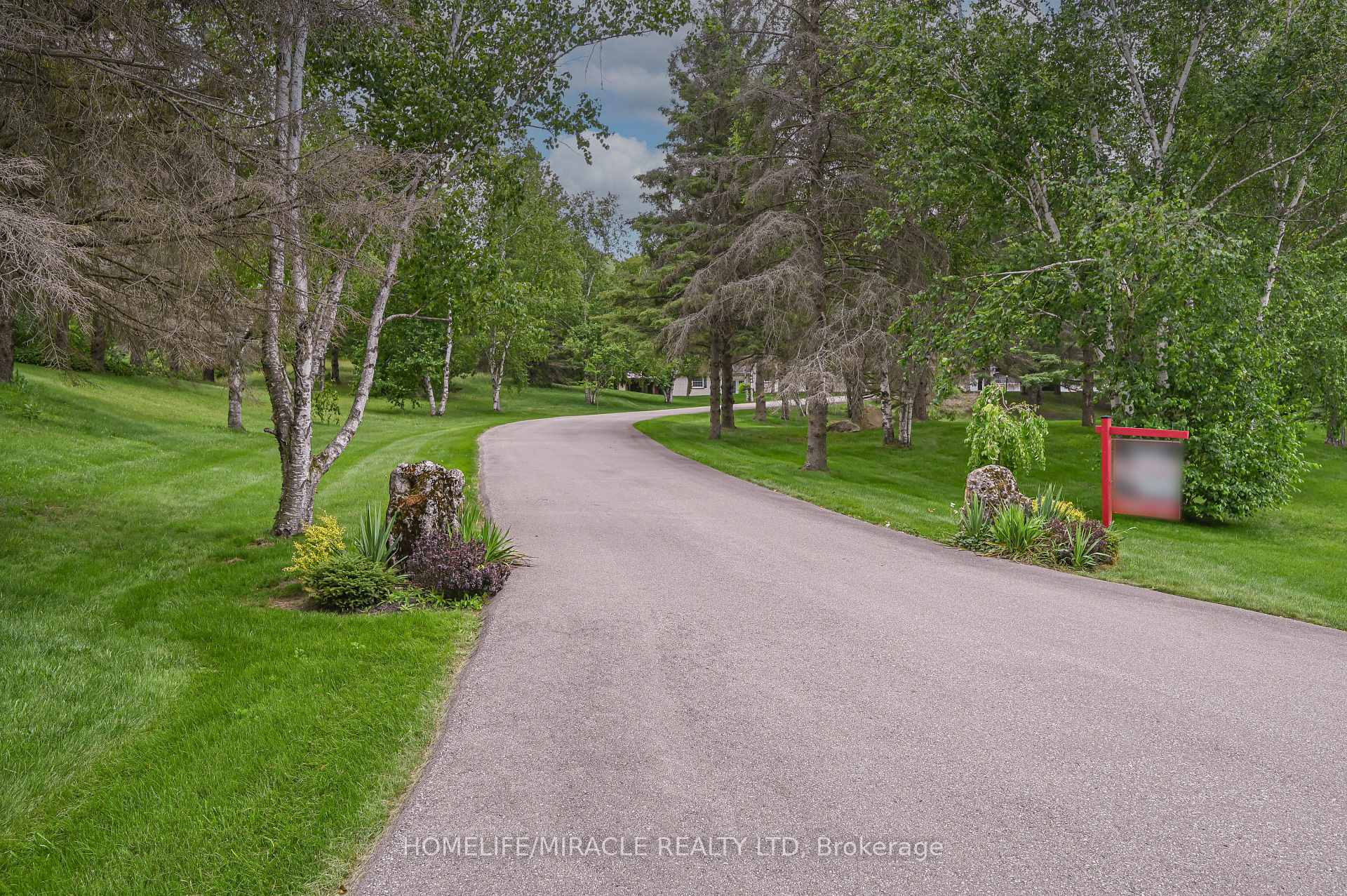 Photo 5 of 62 Gibson Lake Drive, Caledon, Palgrave — HOMEH