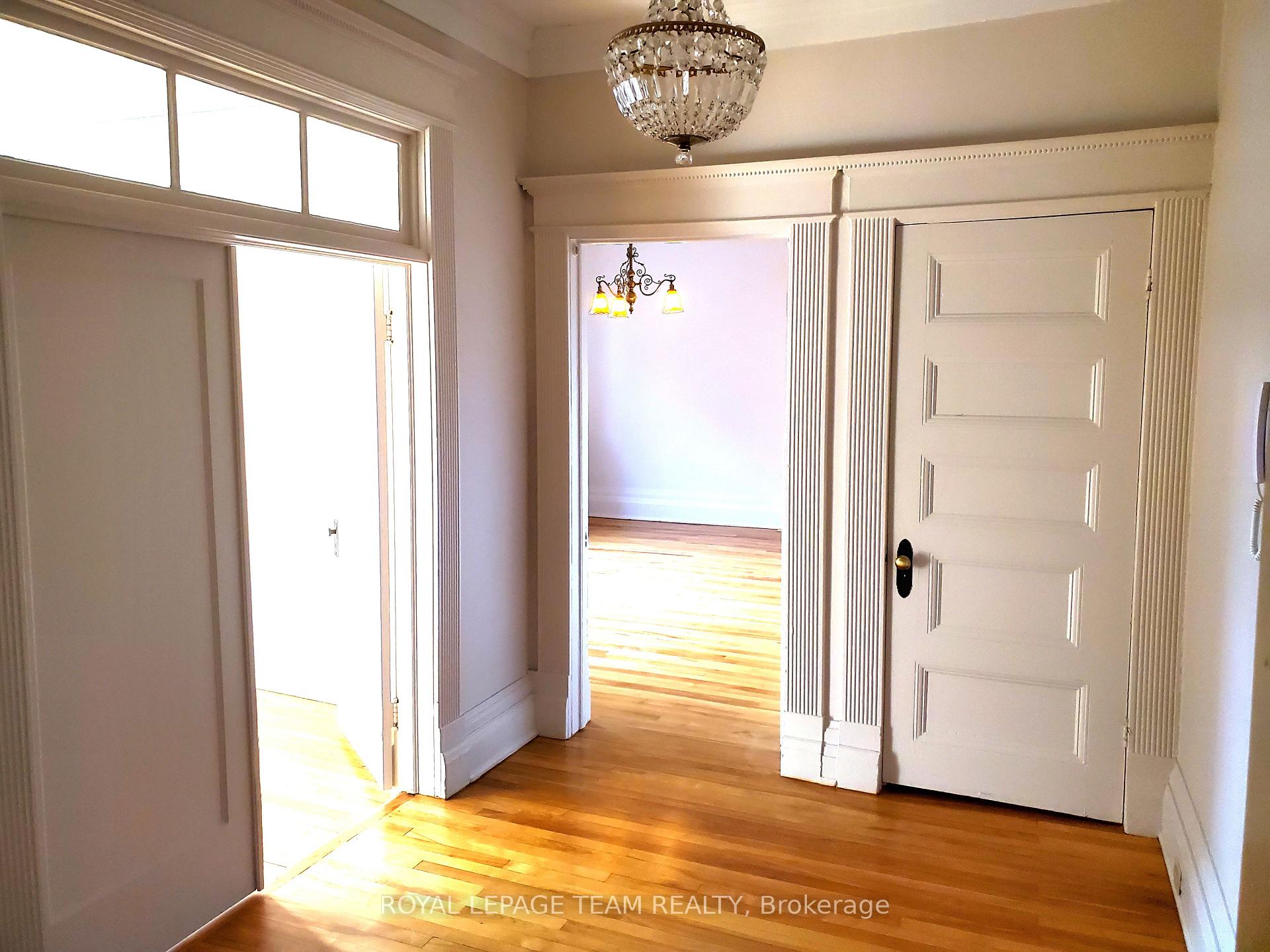 Photo 3 of Unit 1, 540 Gilmour Street, Ottawa, Ottawa Centre — HOMEH