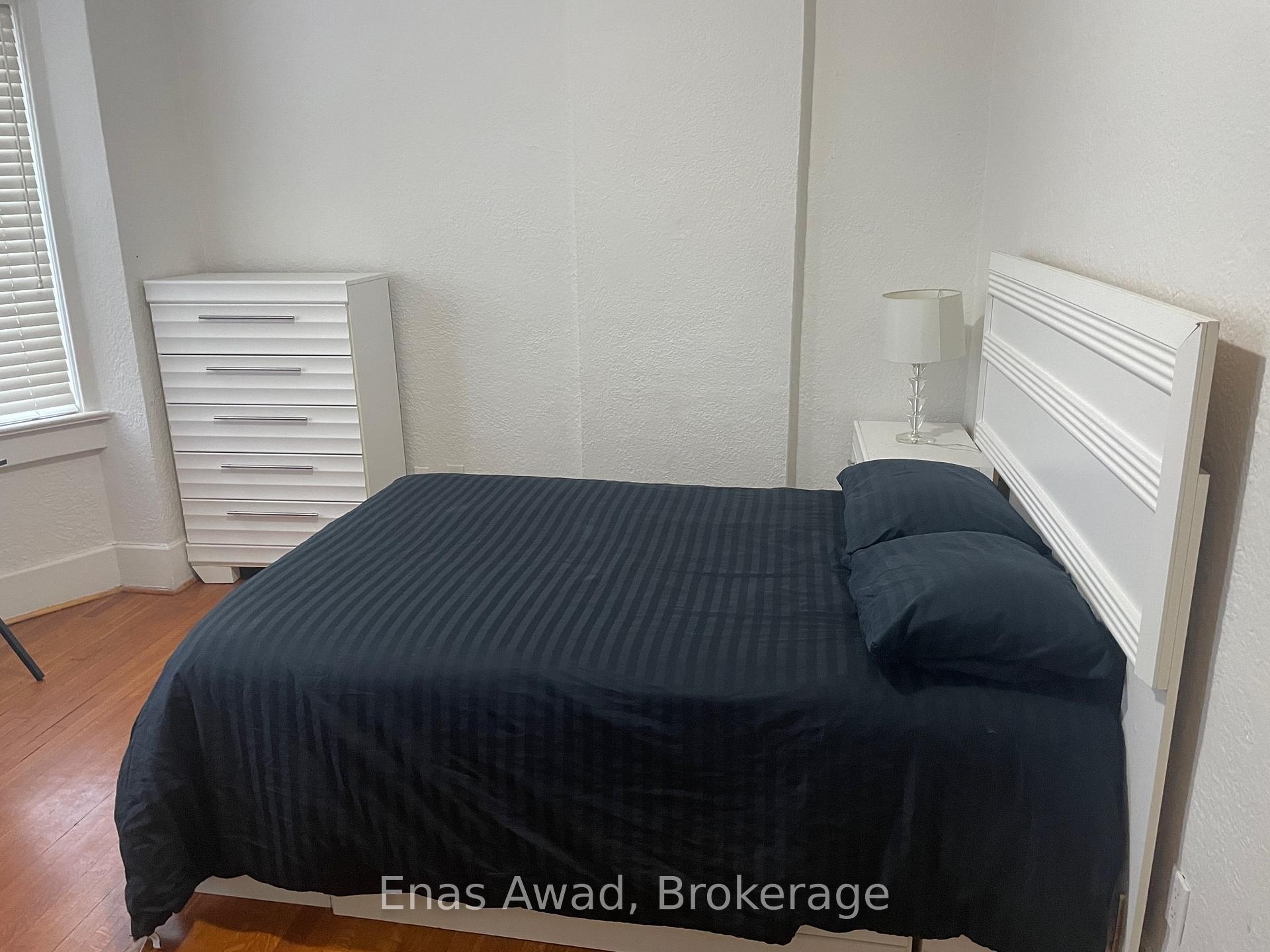 Photo 2 of 738 Manning Avenue, Toronto, The Annex — HOMEH