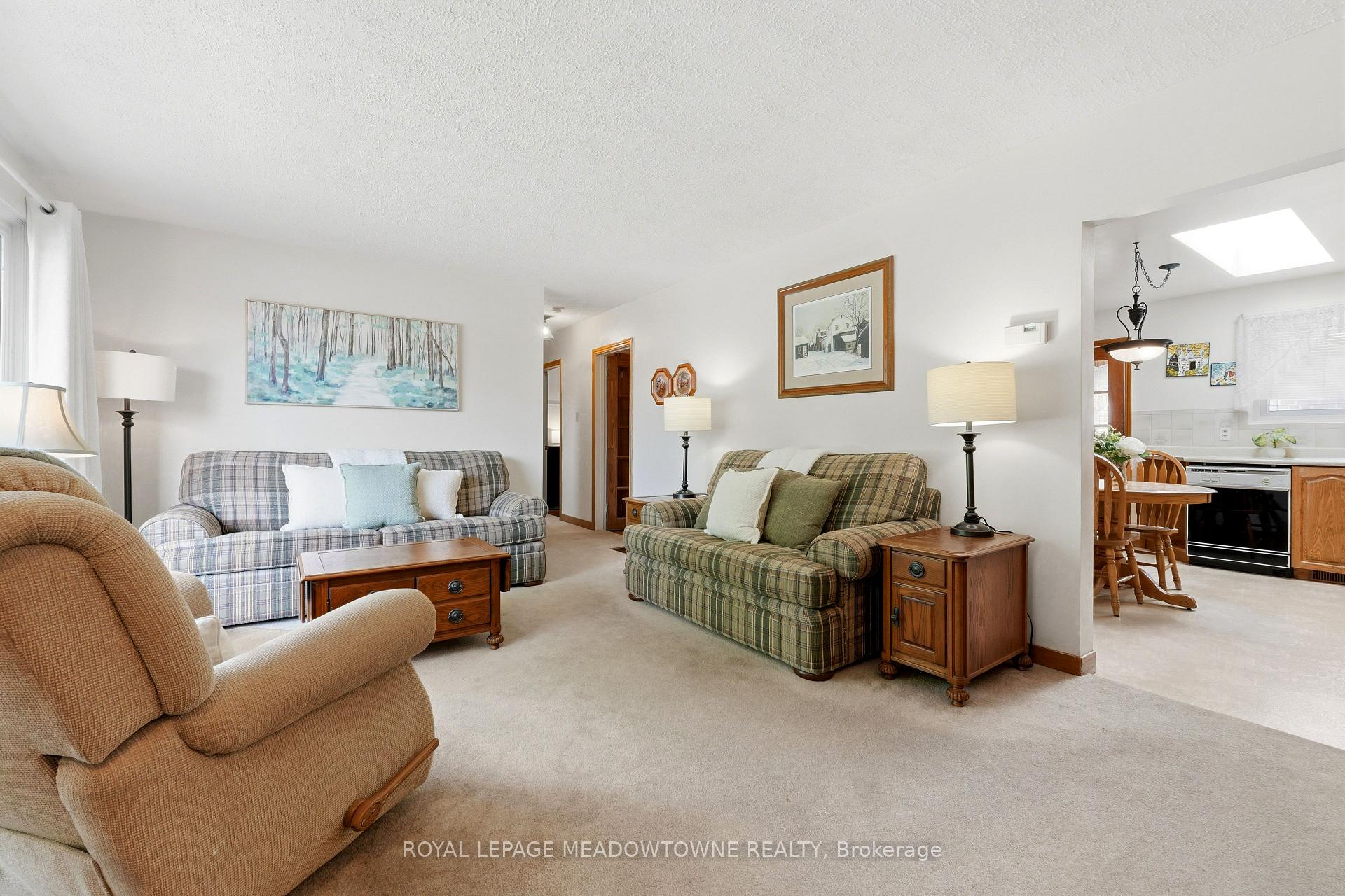Photo 4 of 177 Delrex Boulevard, Halton Hills, Georgetown — HOMEH