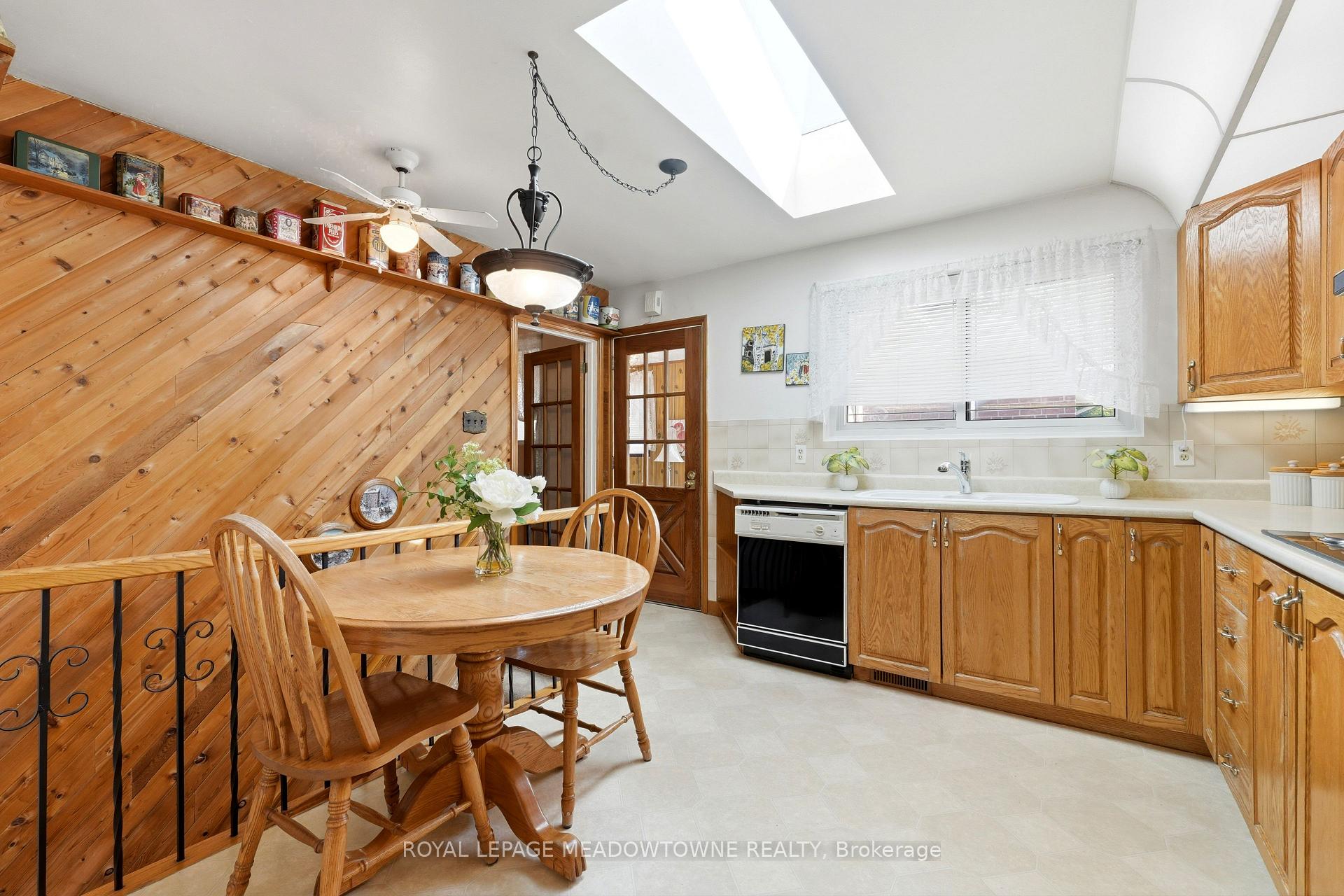 Photo 7 of 177 Delrex Boulevard, Halton Hills, Georgetown — HOMEH