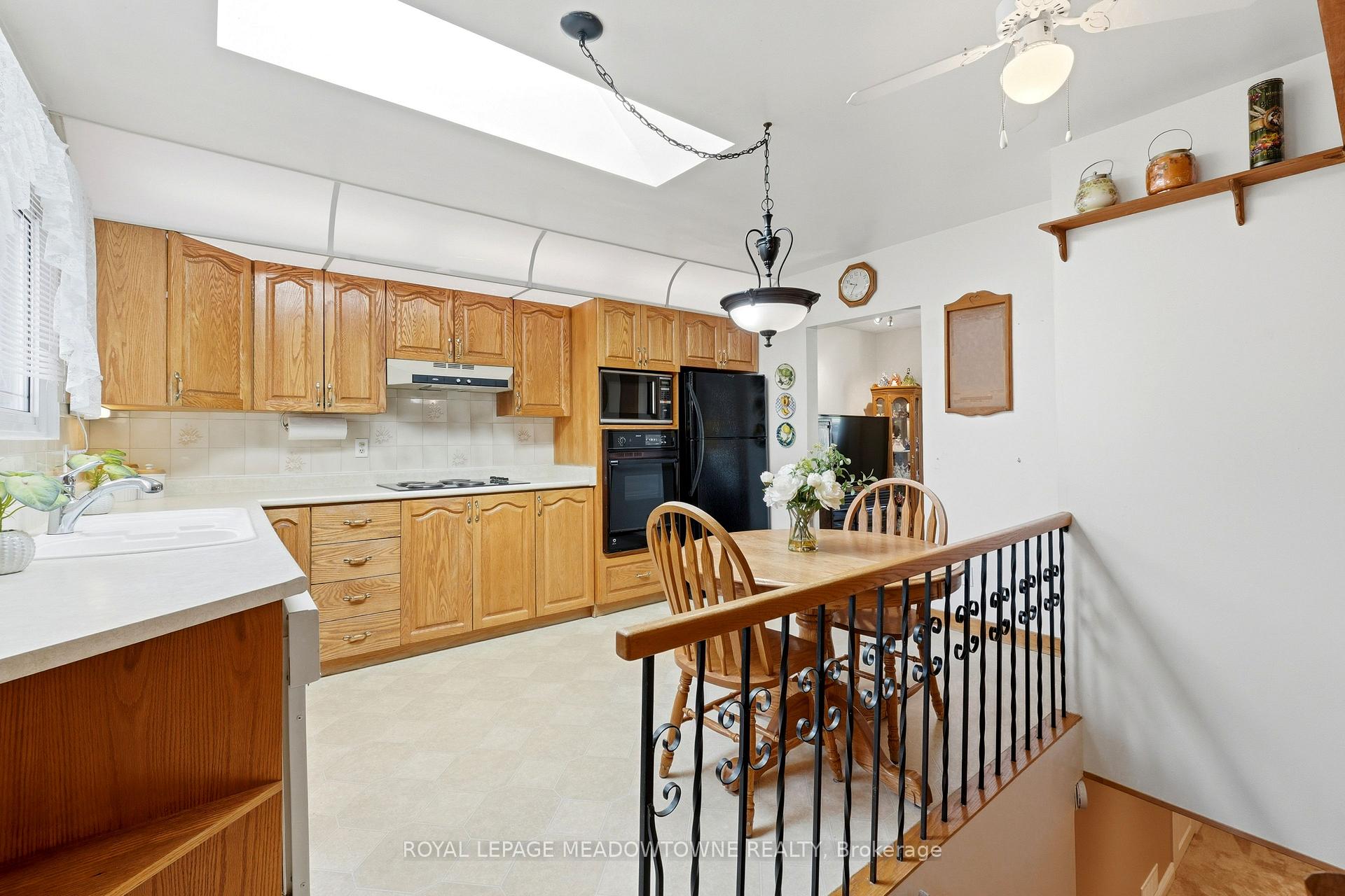Photo 11 of 177 Delrex Boulevard, Halton Hills, Georgetown — HOMEH