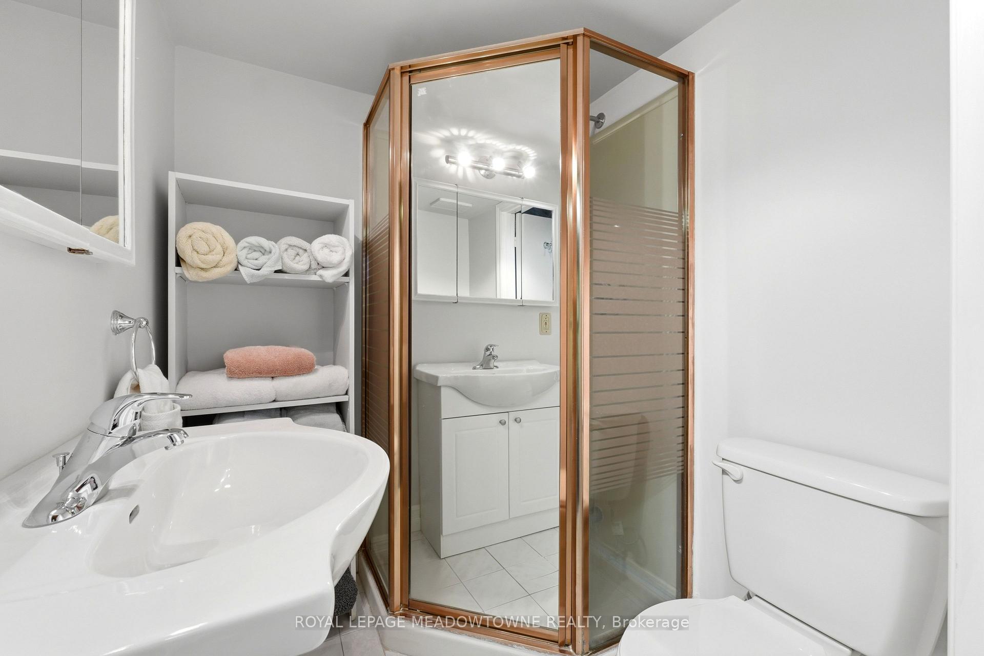 Photo 26 of 177 Delrex Boulevard, Halton Hills, Georgetown — HOMEH