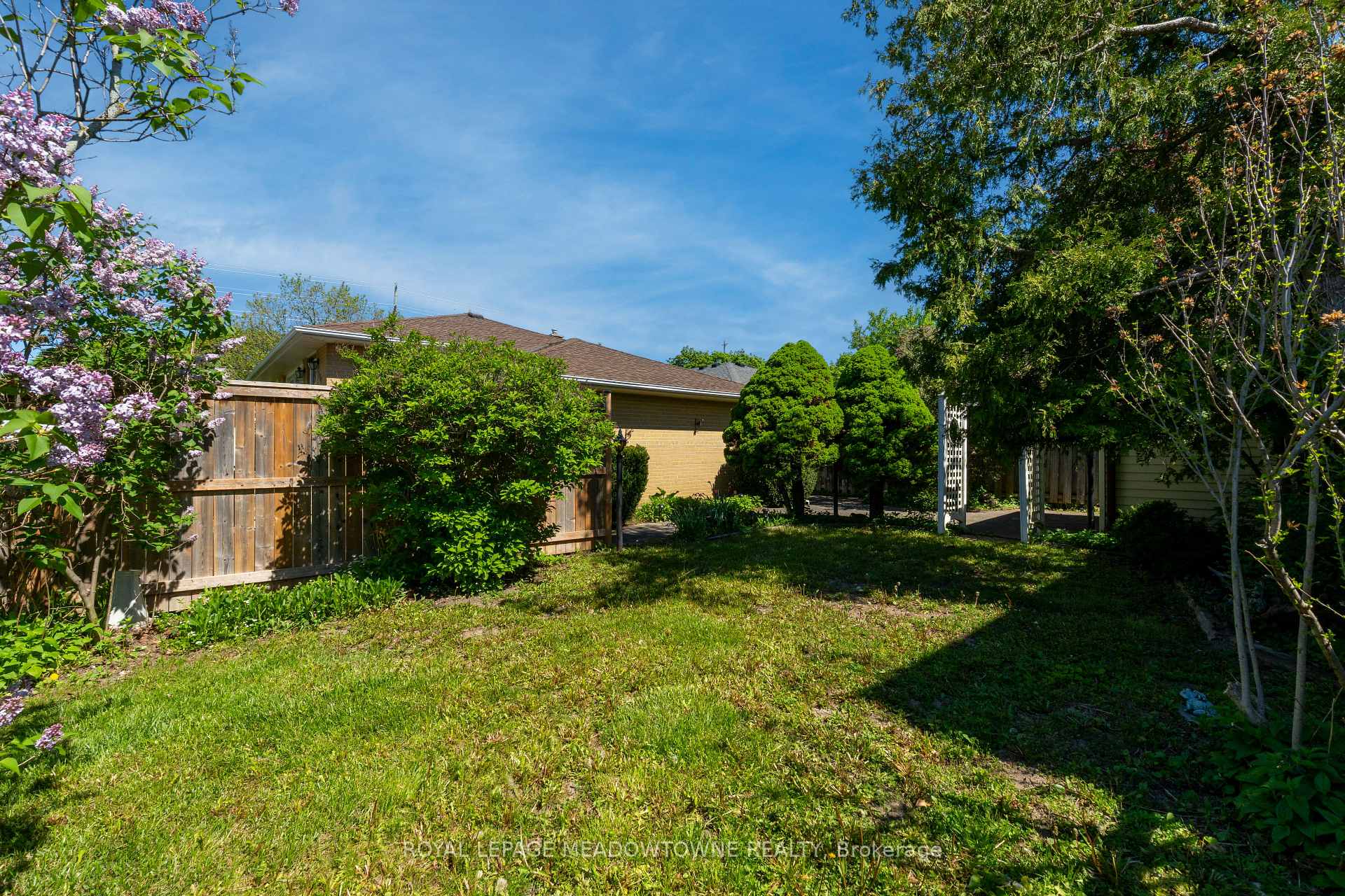 Photo 29 of 177 Delrex Boulevard, Halton Hills, Georgetown — HOMEH