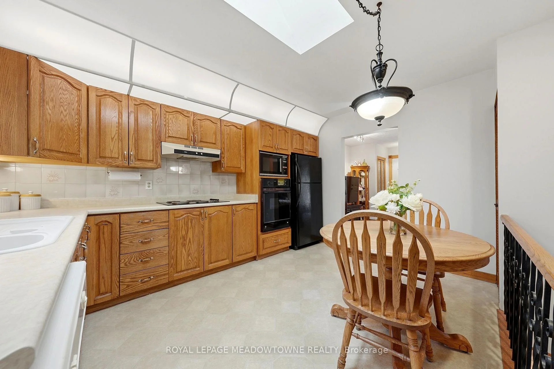 Photo 8 of 177 Delrex Boulevard, Halton Hills, Georgetown — HOMEH