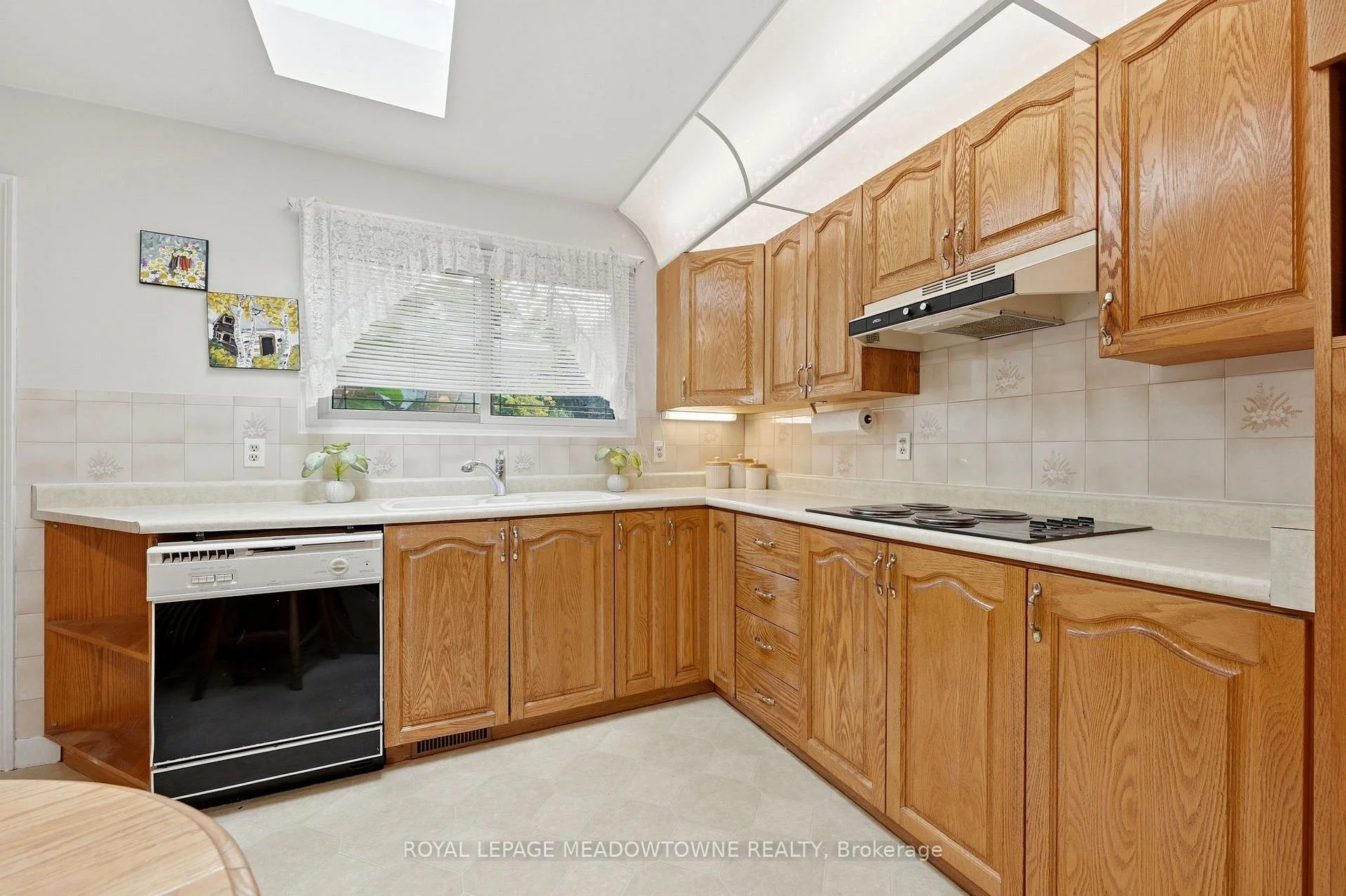 Photo 12 of 177 Delrex Boulevard, Halton Hills, Georgetown — HOMEH
