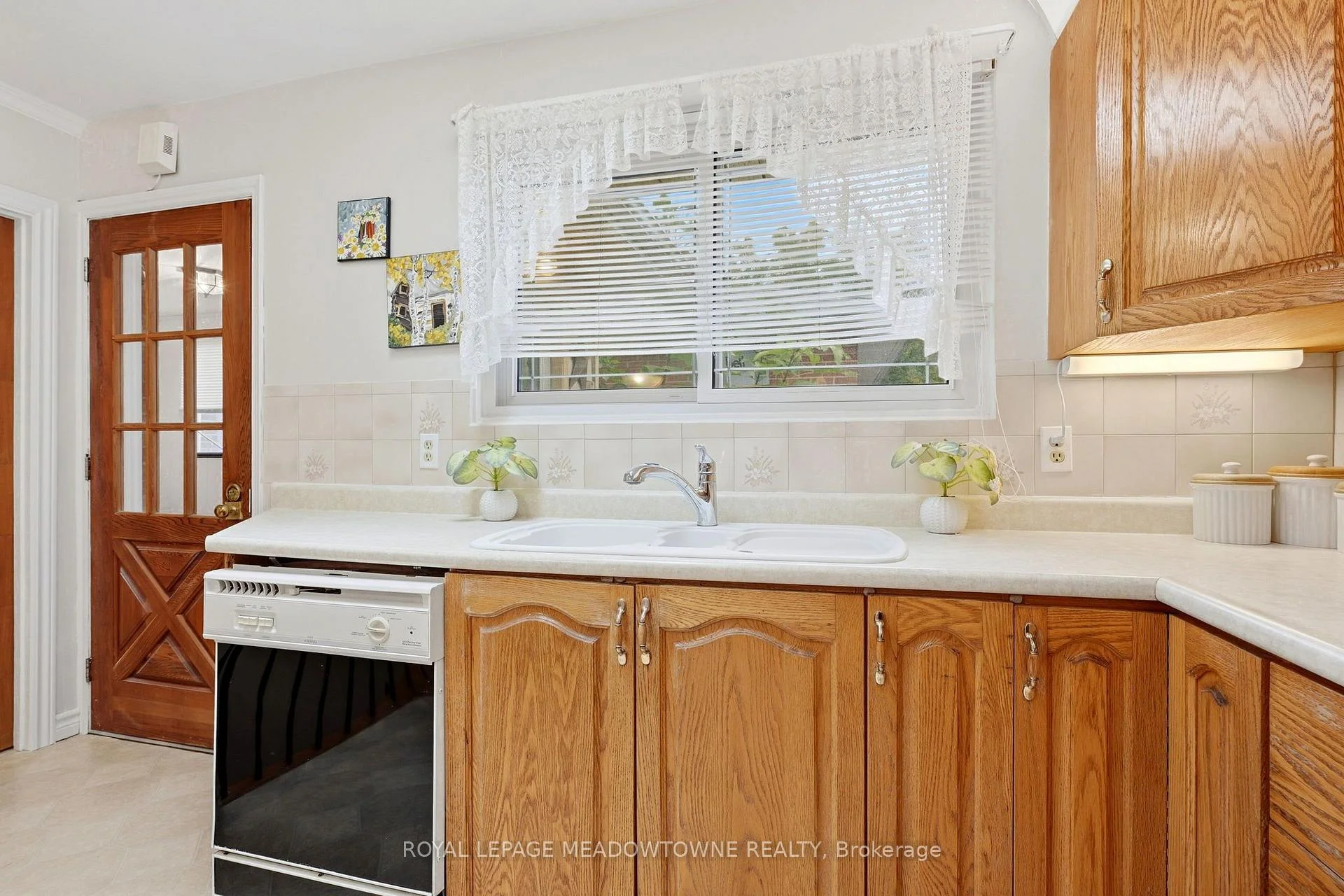 Photo 13 of 177 Delrex Boulevard, Halton Hills, Georgetown — HOMEH