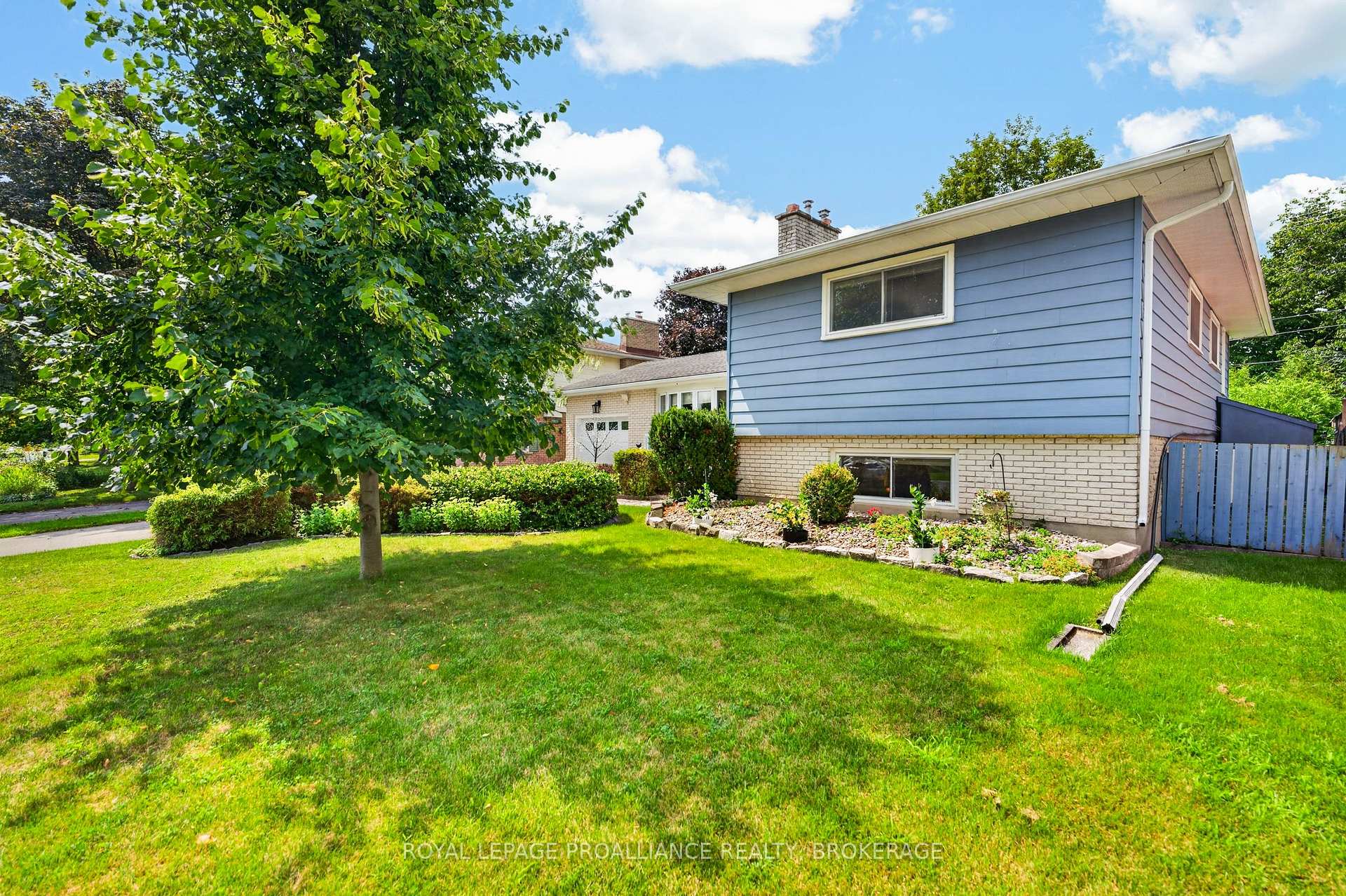 Photo 3 of 379 Glen Castle Road, Kingston, City SouthWest — HOMEH
